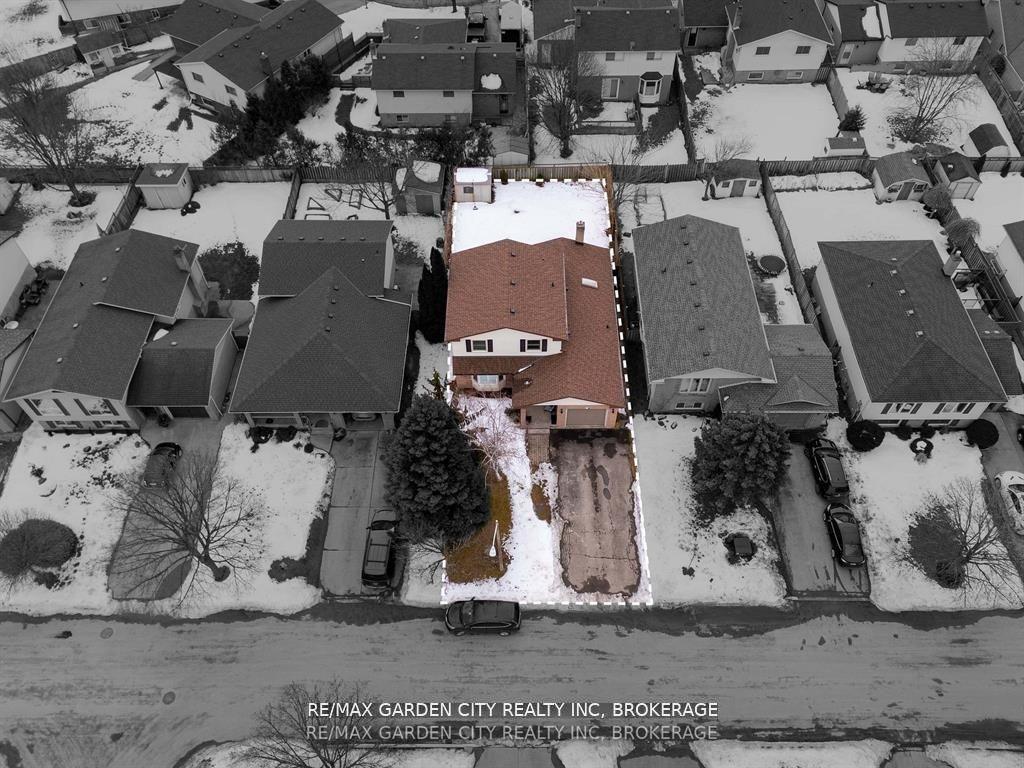 Photo 45 of 11 Vintage Crescent, St. Catharines, Ridley — HOMEH