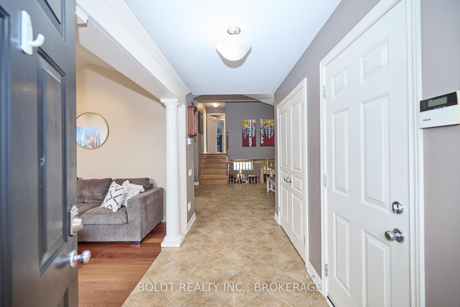 Photo 3 of 54 Briarwood Drive, St. Catharines, Rykert/Vansickle — HOMEH