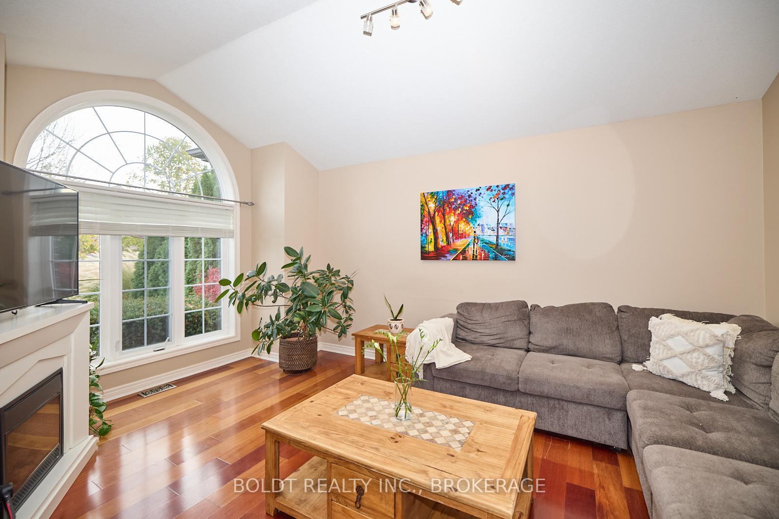 Photo 4 of 54 Briarwood Drive, St. Catharines, Rykert/Vansickle — HOMEH