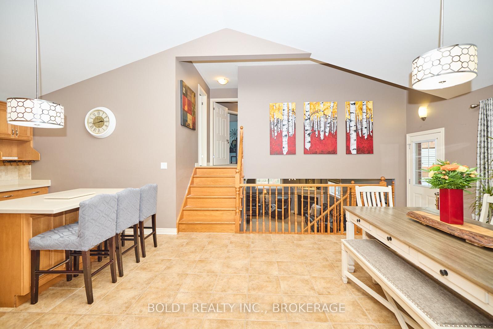 Photo 5 of 54 Briarwood Drive, St. Catharines, Rykert/Vansickle — HOMEH