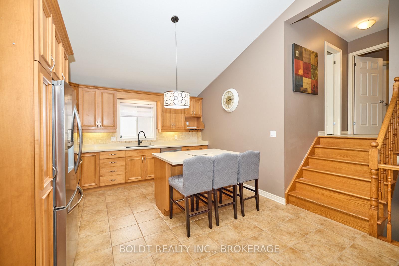 Photo 6 of 54 Briarwood Drive, St. Catharines, Rykert/Vansickle — HOMEH