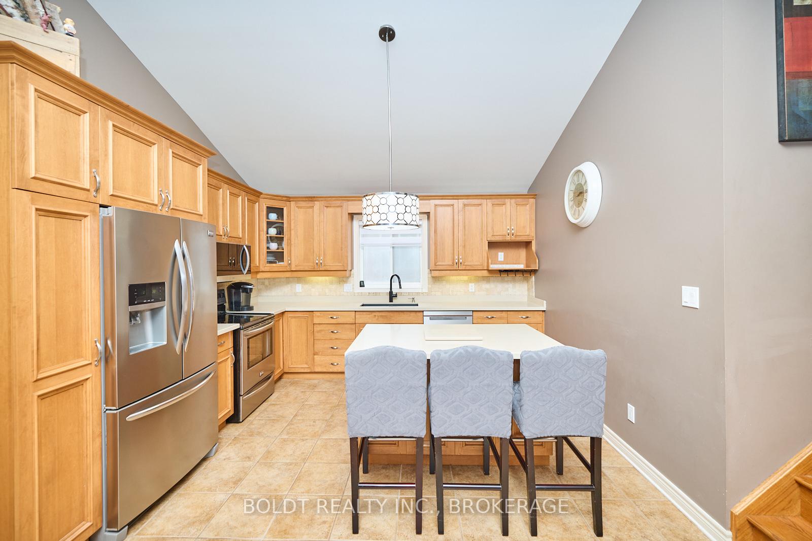 Photo 7 of 54 Briarwood Drive, St. Catharines, Rykert/Vansickle — HOMEH