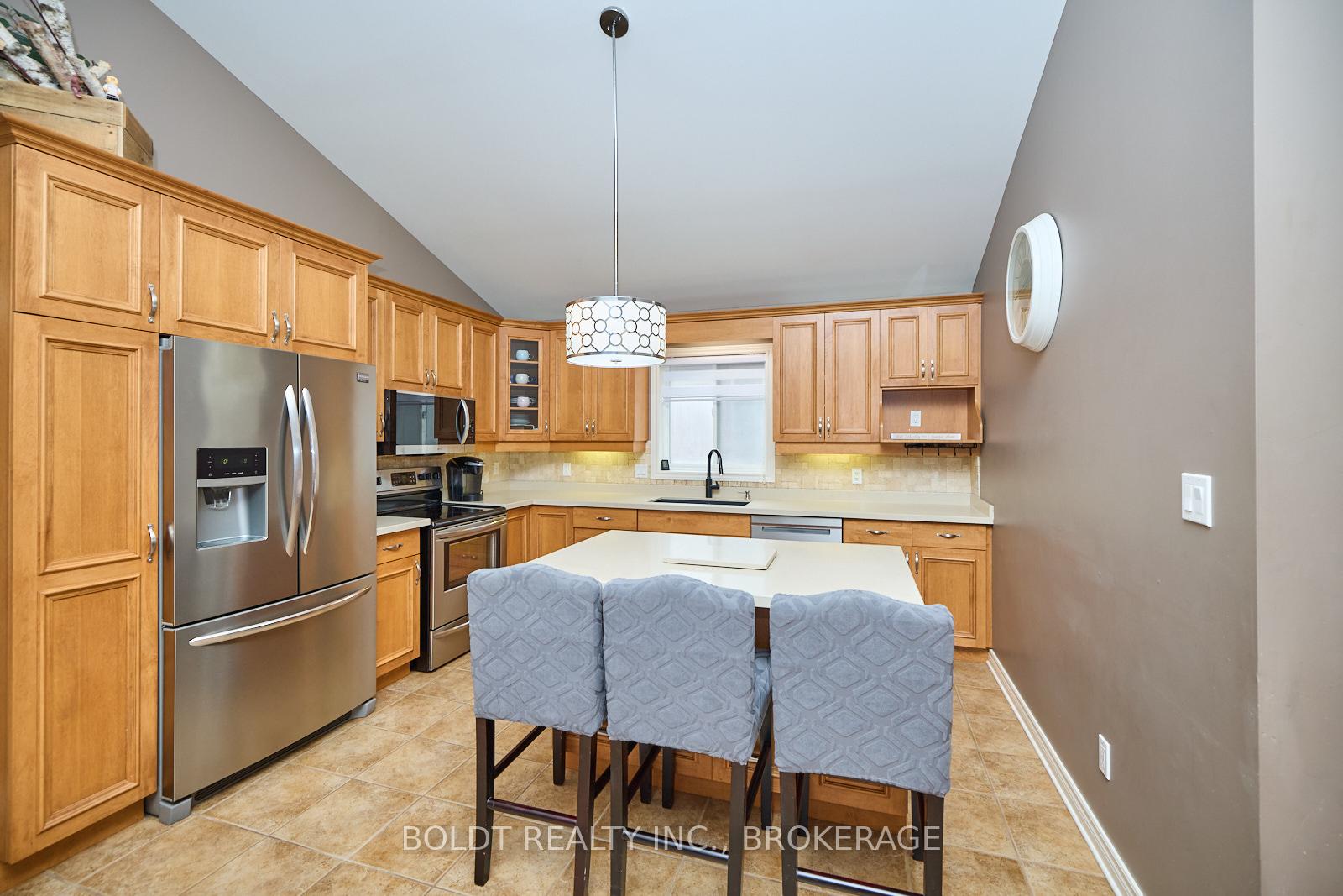 Photo 8 of 54 Briarwood Drive, St. Catharines, Rykert/Vansickle — HOMEH