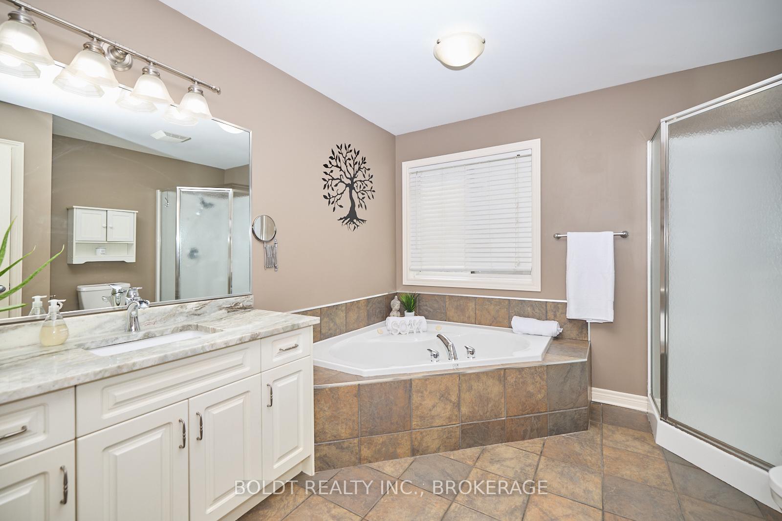 Photo 11 of 54 Briarwood Drive, St. Catharines, Rykert/Vansickle — HOMEH