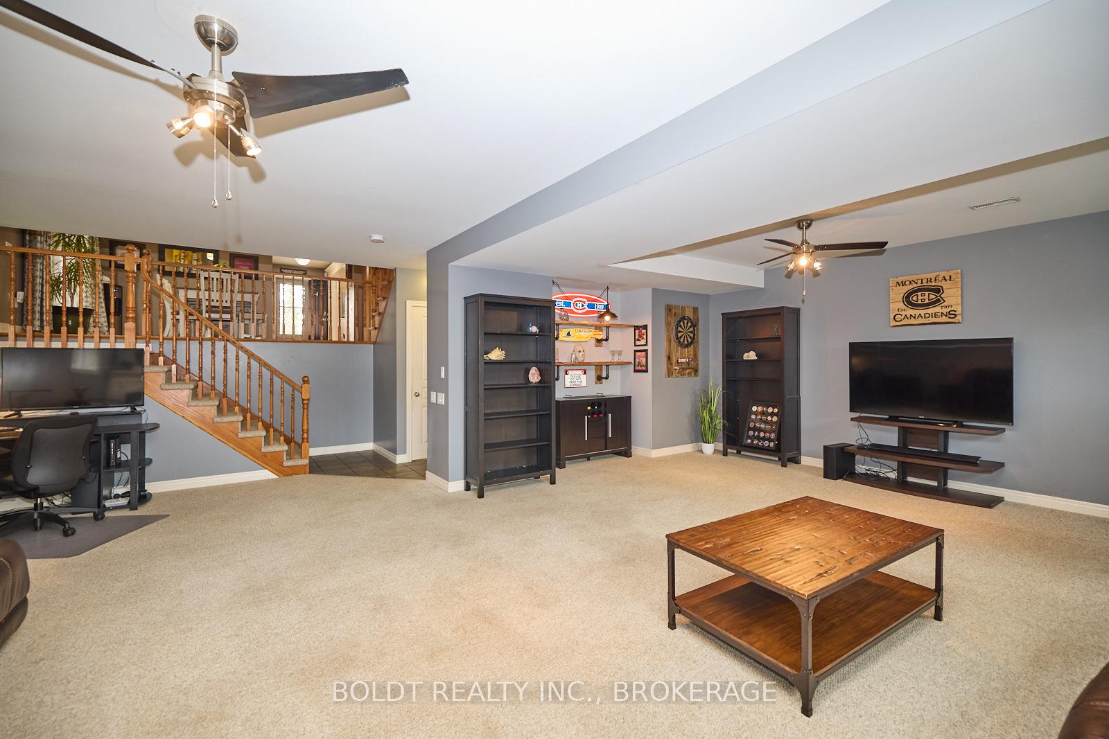 Photo 17 of 54 Briarwood Drive, St. Catharines, Rykert/Vansickle — HOMEH