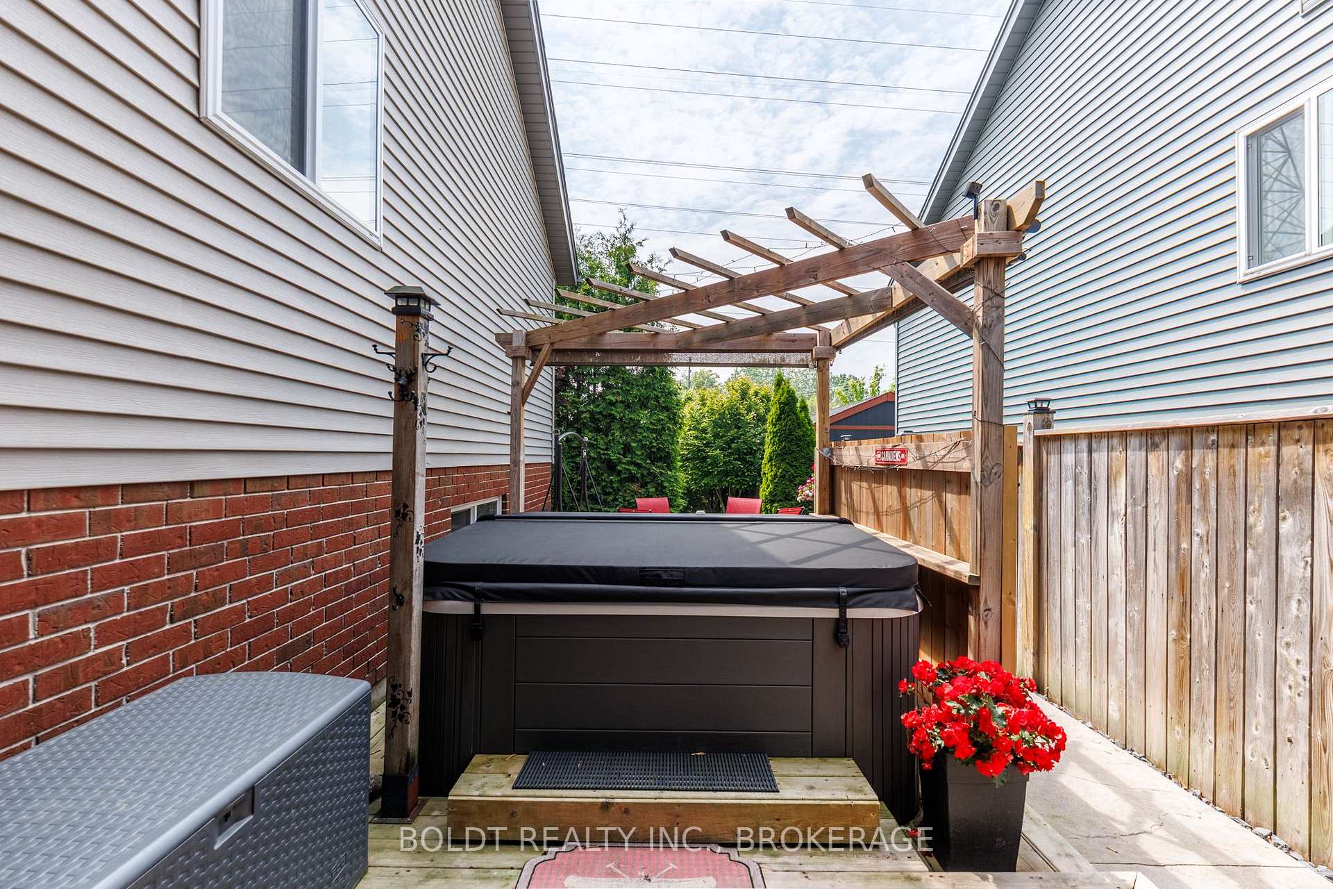 Photo 23 of 54 Briarwood Drive, St. Catharines, Rykert/Vansickle — HOMEH