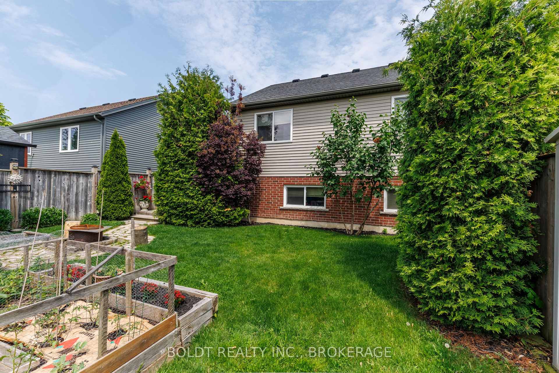 Photo 28 of 54 Briarwood Drive, St. Catharines, Rykert/Vansickle — HOMEH