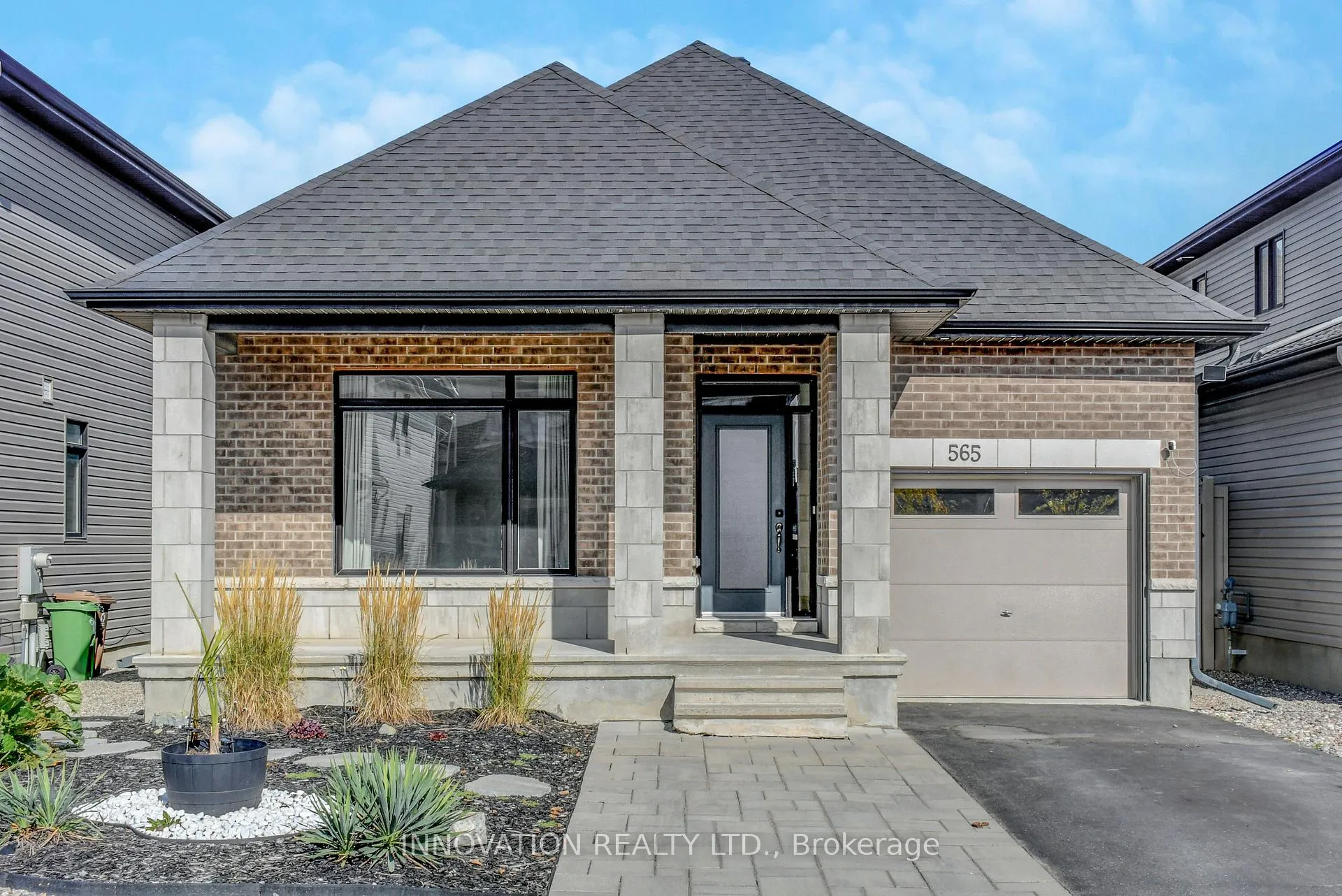 Front of 565 Bobolink Ridge