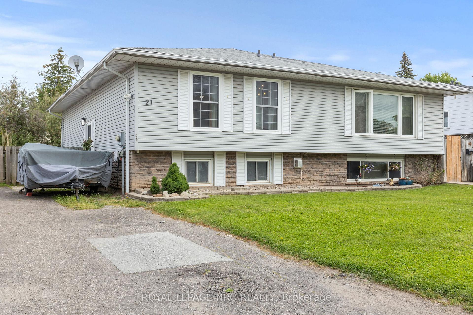 Photo 1 of 21 Garfield Lane, St. Catharines, Haig — HOMEH