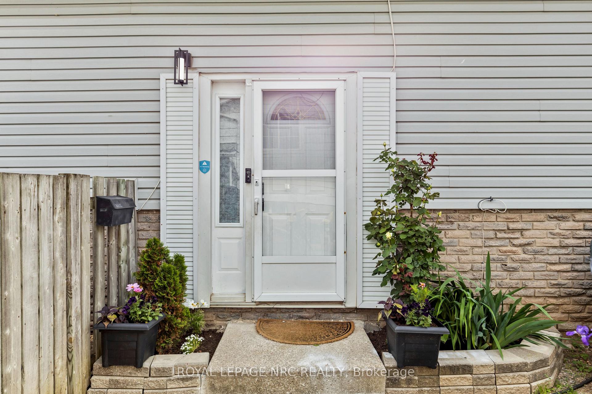 Photo 3 of 21 Garfield Lane, St. Catharines, Haig — HOMEH