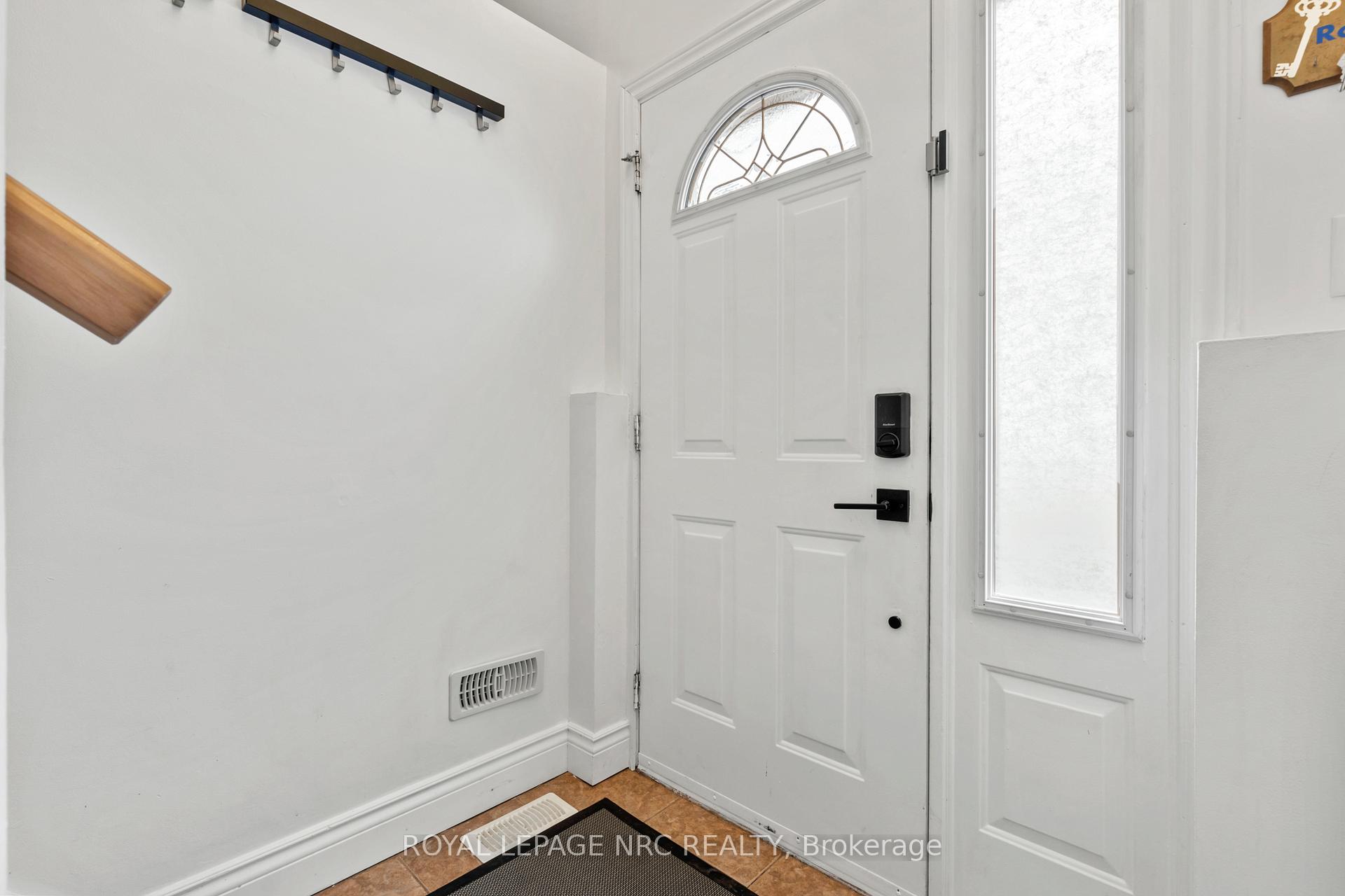 Photo 4 of 21 Garfield Lane, St. Catharines, Haig — HOMEH