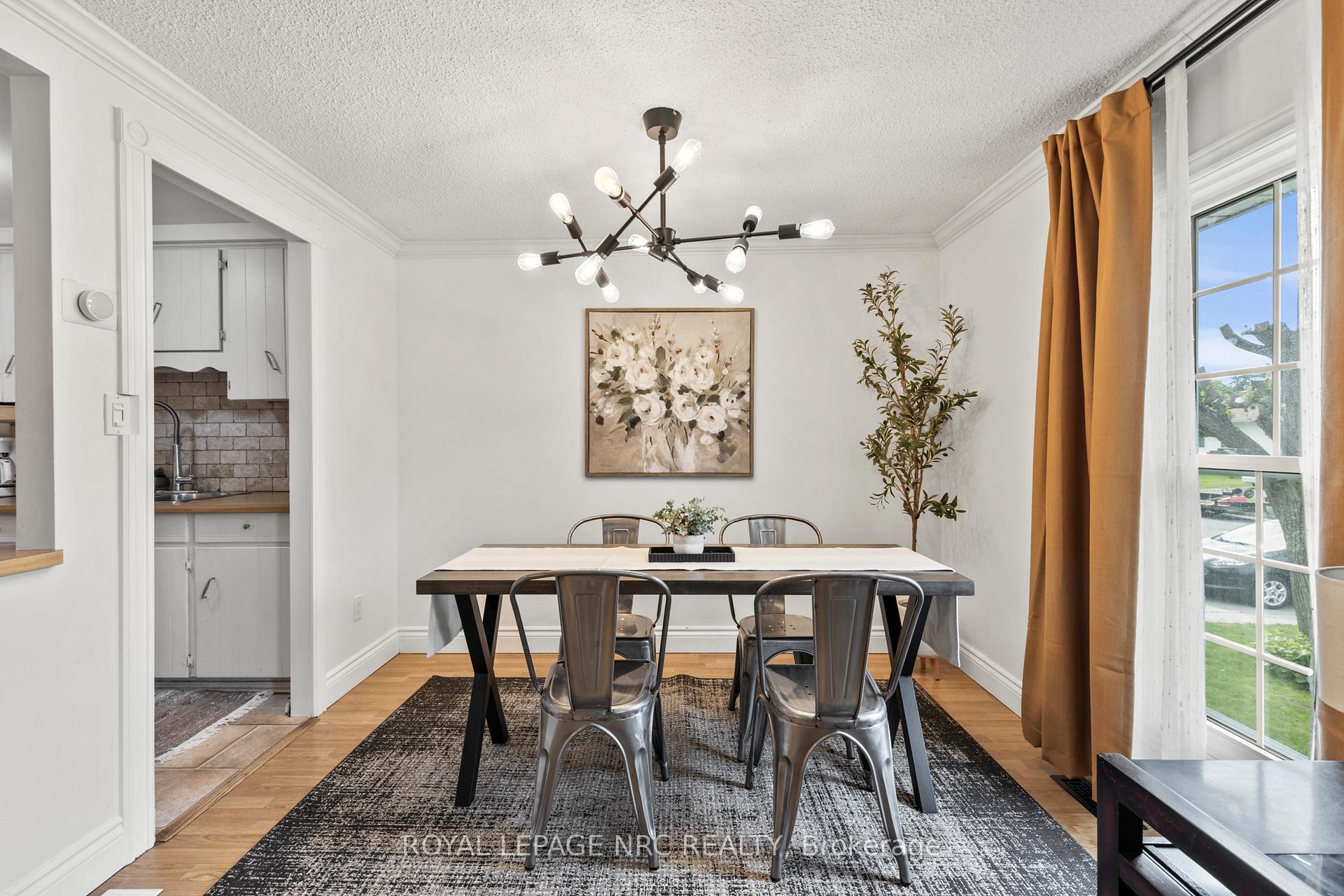 Photo 13 of 21 Garfield Lane, St. Catharines, Haig — HOMEH