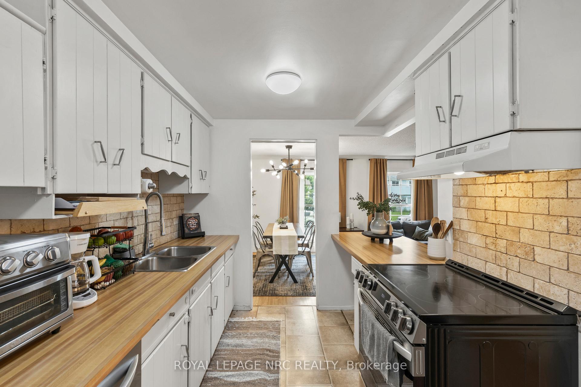 Photo 16 of 21 Garfield Lane, St. Catharines, Haig — HOMEH
