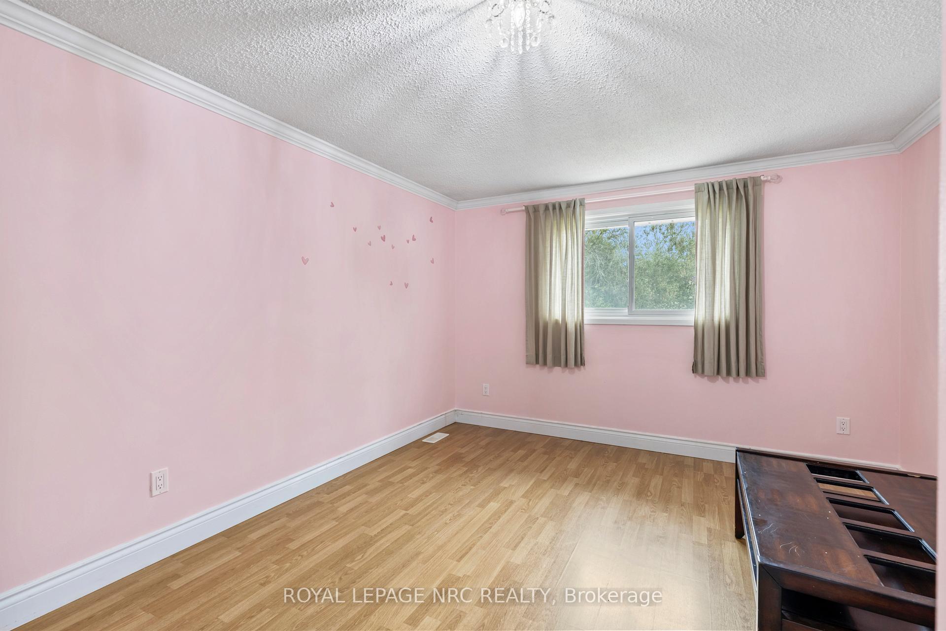 Photo 19 of 21 Garfield Lane, St. Catharines, Haig — HOMEH