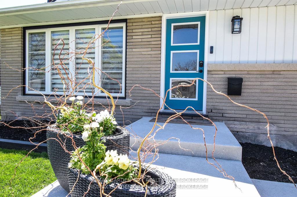 Photo 4 of 14 Elmridge Drive, St. Catharines, Glendale/Glenridge — HOMEH
