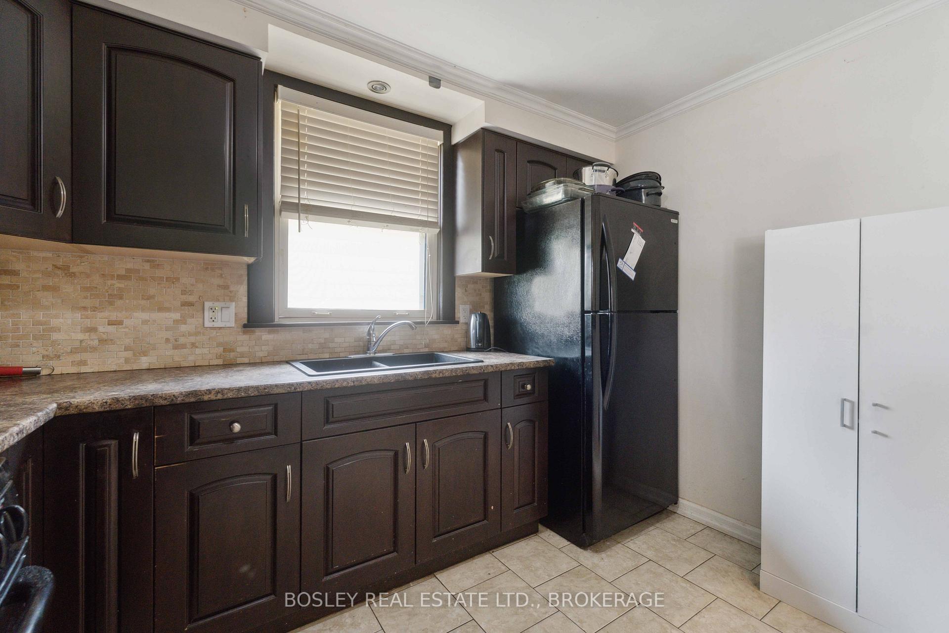 Photo 6 of 49 Fitzgerald Street, St. Catharines, Downtown — HOMEH