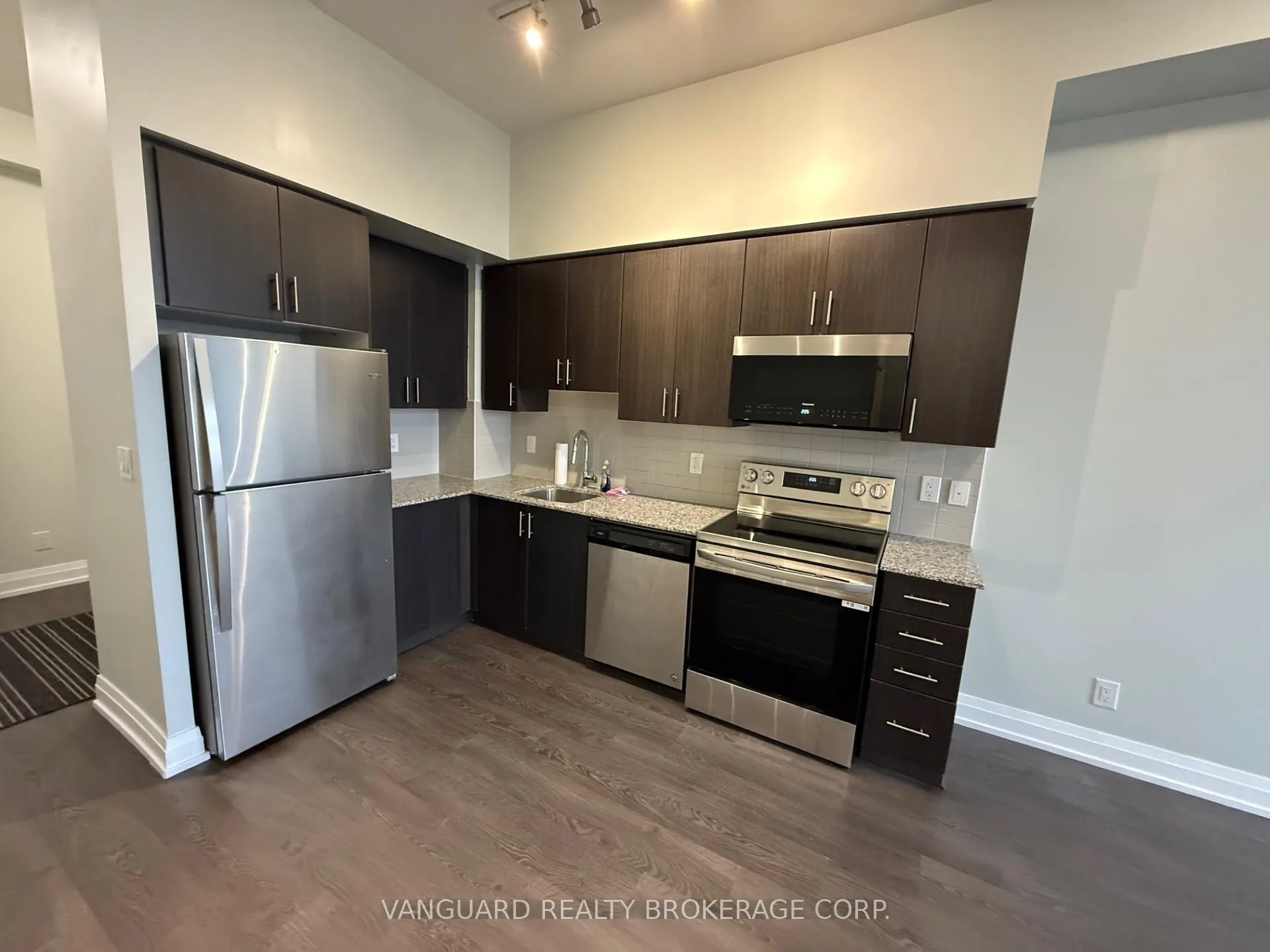 Photo 7 of Unit 316, 3600 Highway 7, Vaughan, East Woodbridge — HOMEH