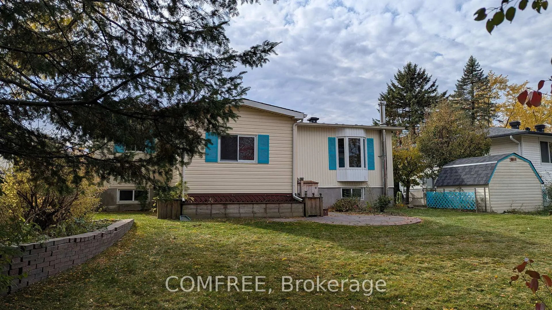 Photo 2 of 9 Woodwind Crescent, Ottawa, Fringewood — HOMEH