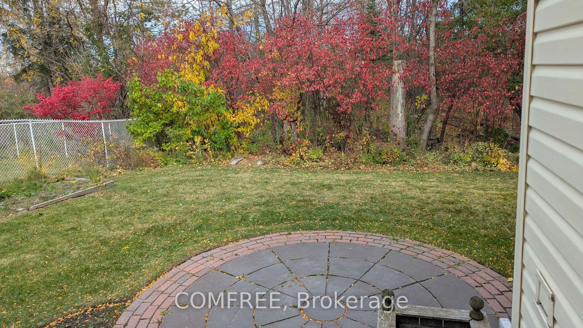Photo 3 of 9 Woodwind Crescent, Ottawa, Fringewood — HOMEH