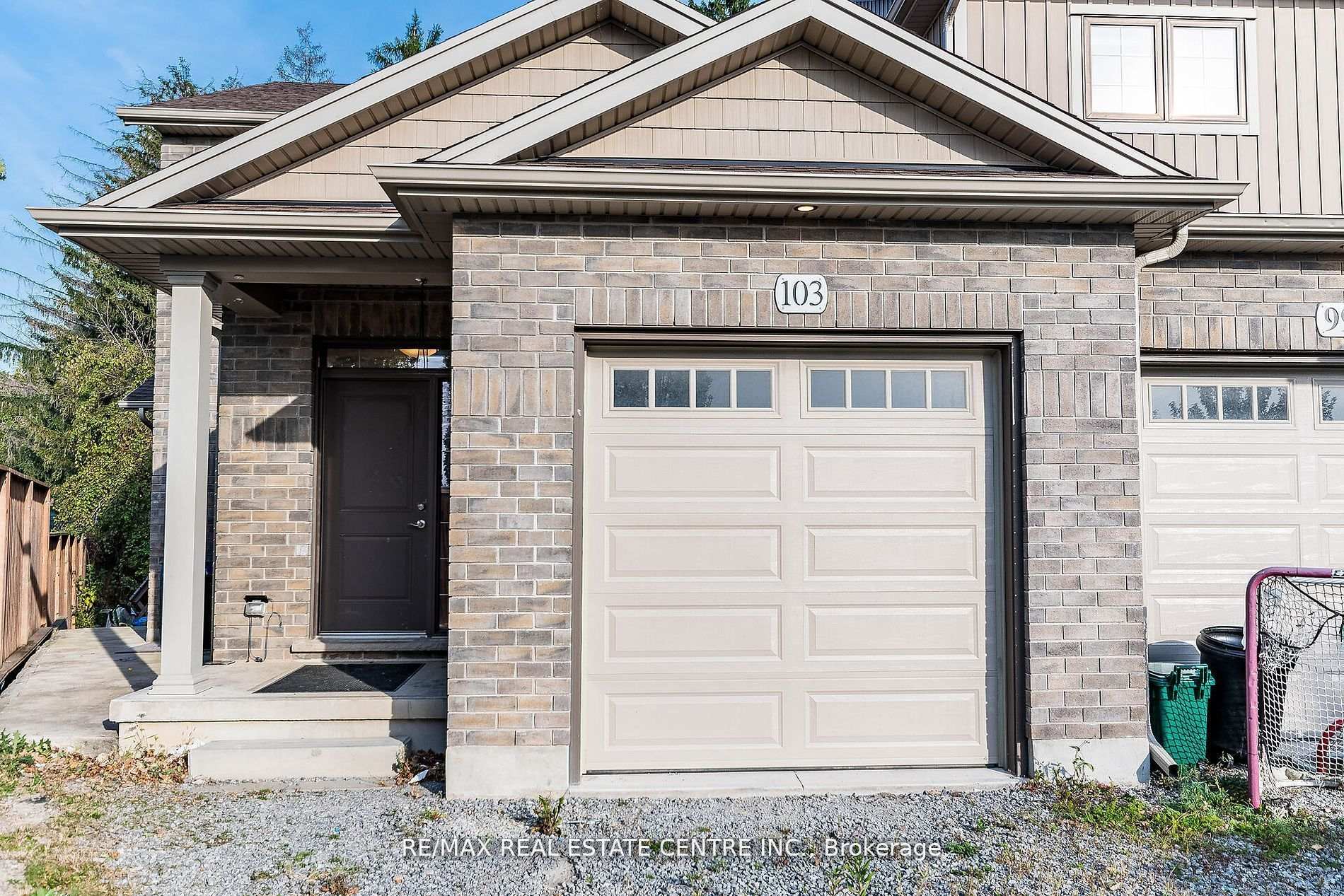 Photo 1 of 103 Manhattan Court, St. Catharines, Haig — HOMEH