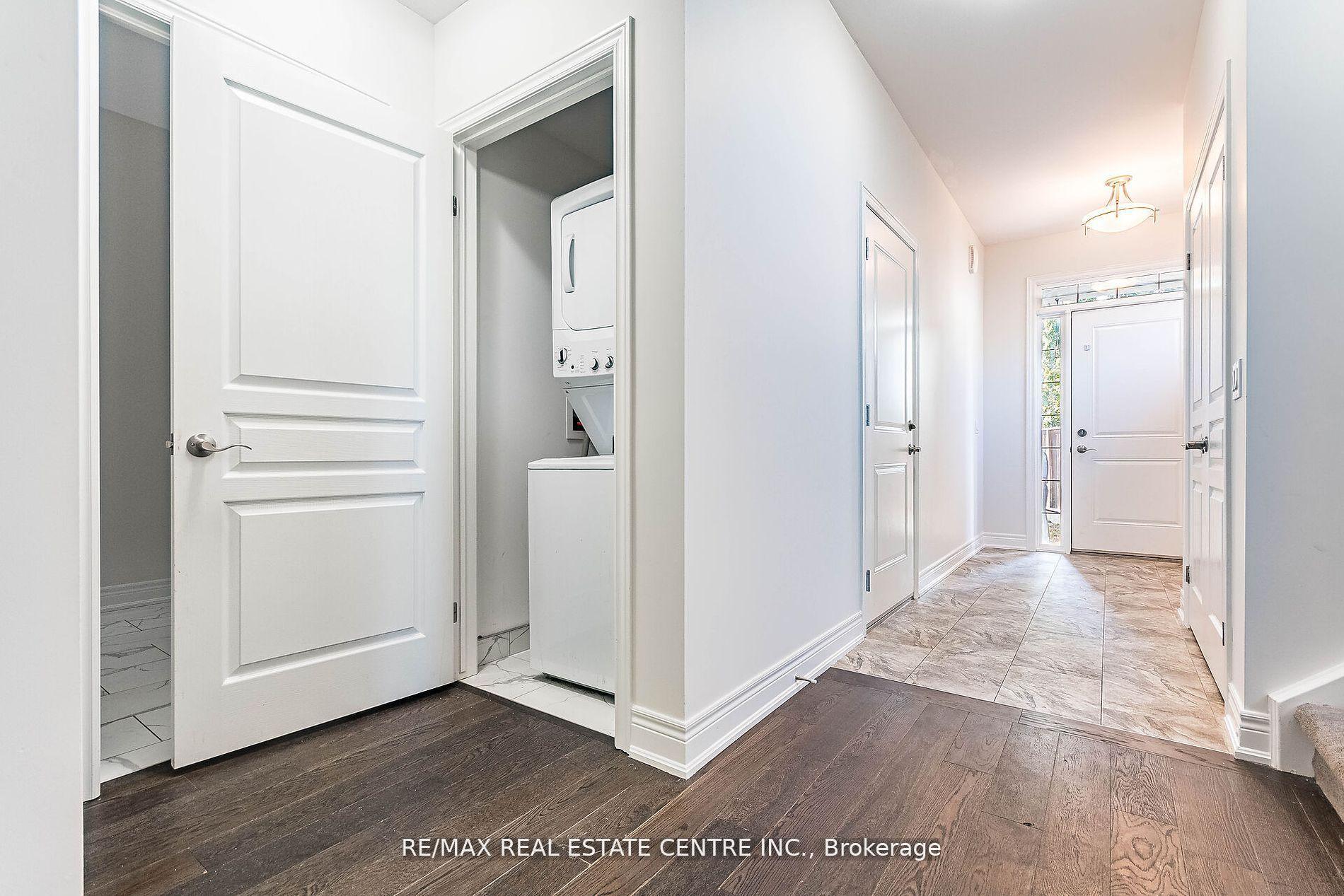 Photo 3 of 103 Manhattan Court, St. Catharines, Haig — HOMEH