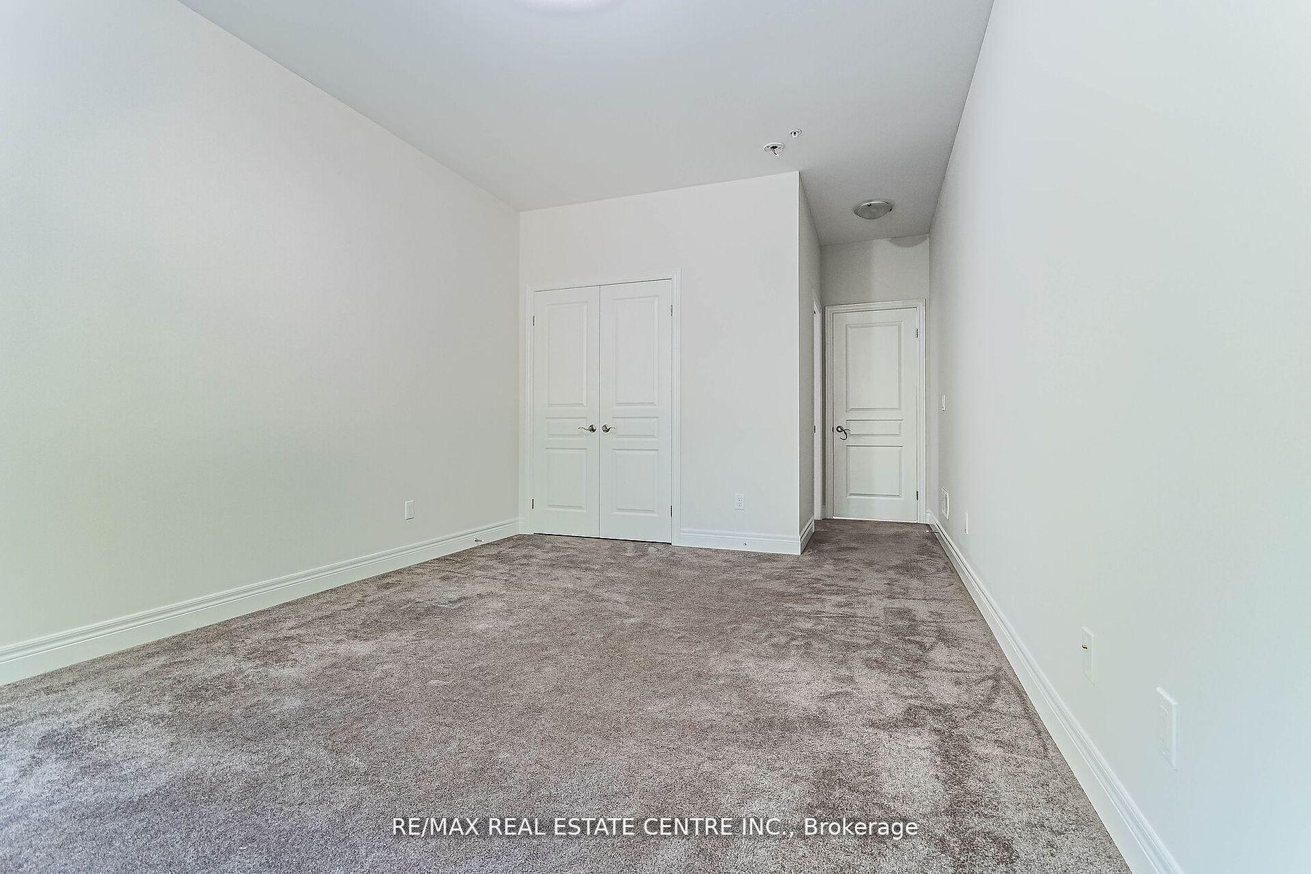 Photo 5 of 103 Manhattan Court, St. Catharines, Haig — HOMEH