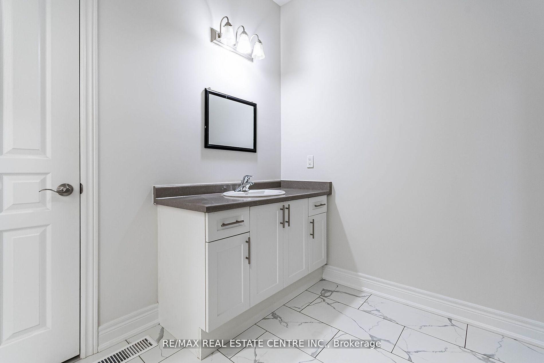 Photo 7 of 103 Manhattan Court, St. Catharines, Haig — HOMEH
