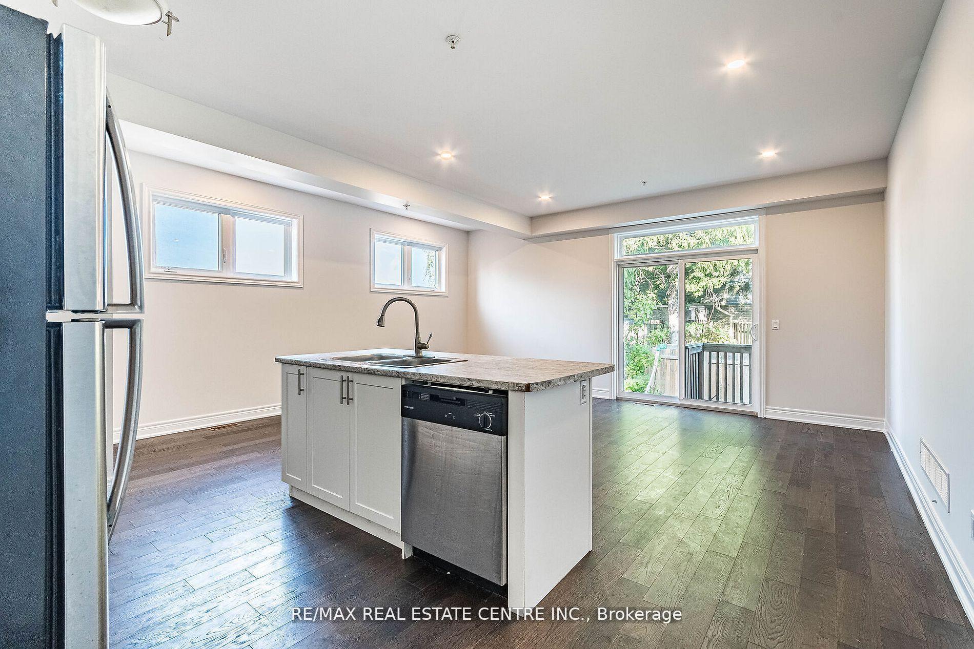 Photo 10 of 103 Manhattan Court, St. Catharines, Haig — HOMEH