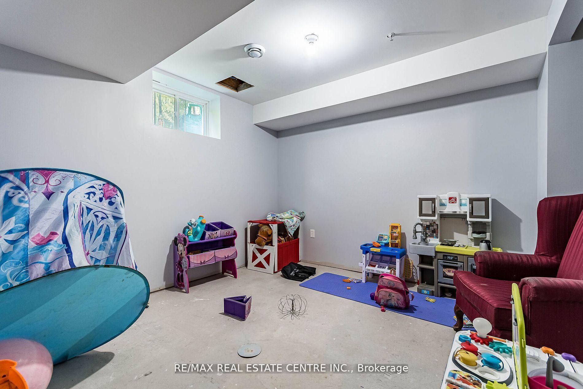 Photo 21 of 103 Manhattan Court, St. Catharines, Haig — HOMEH