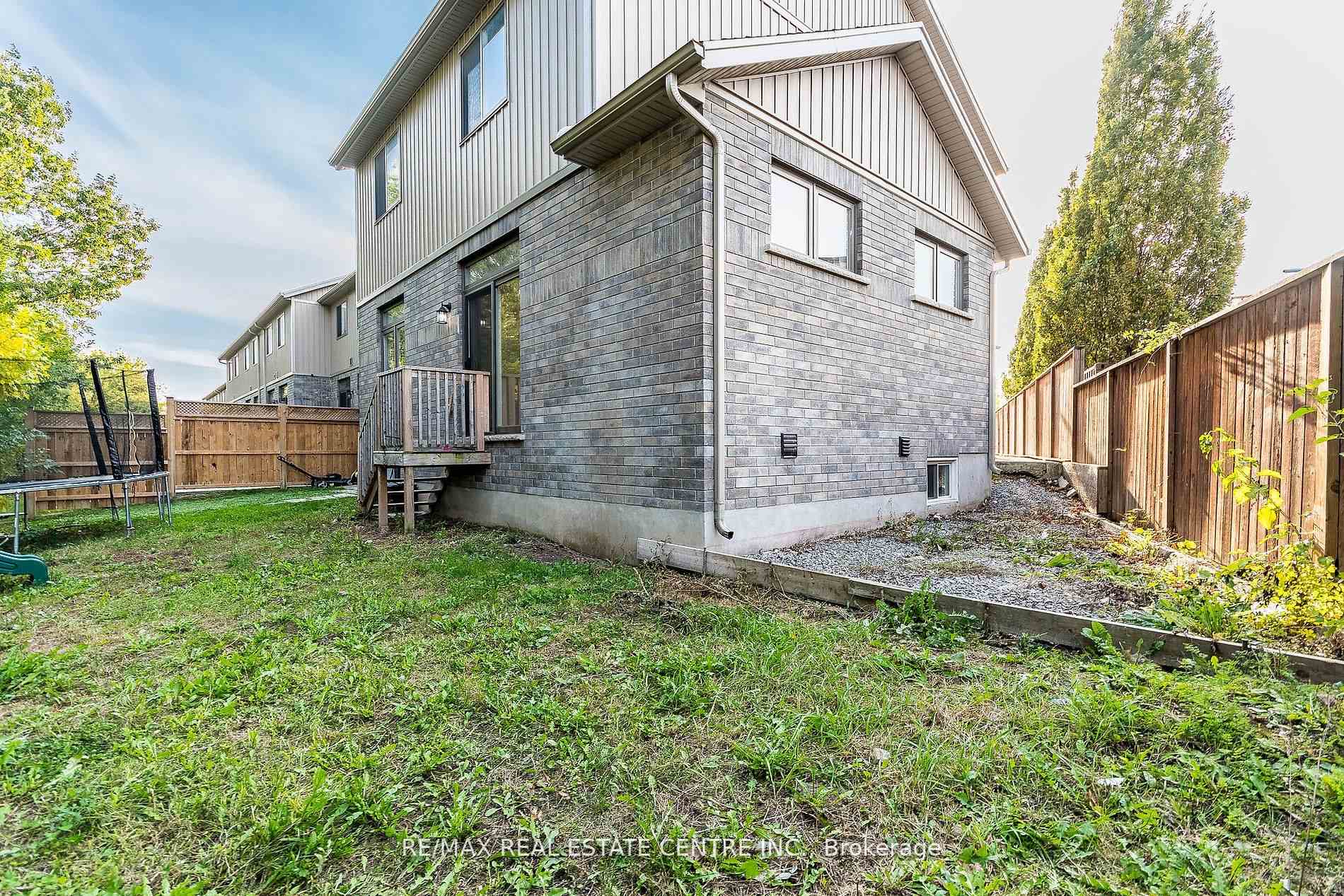 Photo 23 of 103 Manhattan Court, St. Catharines, Haig — HOMEH