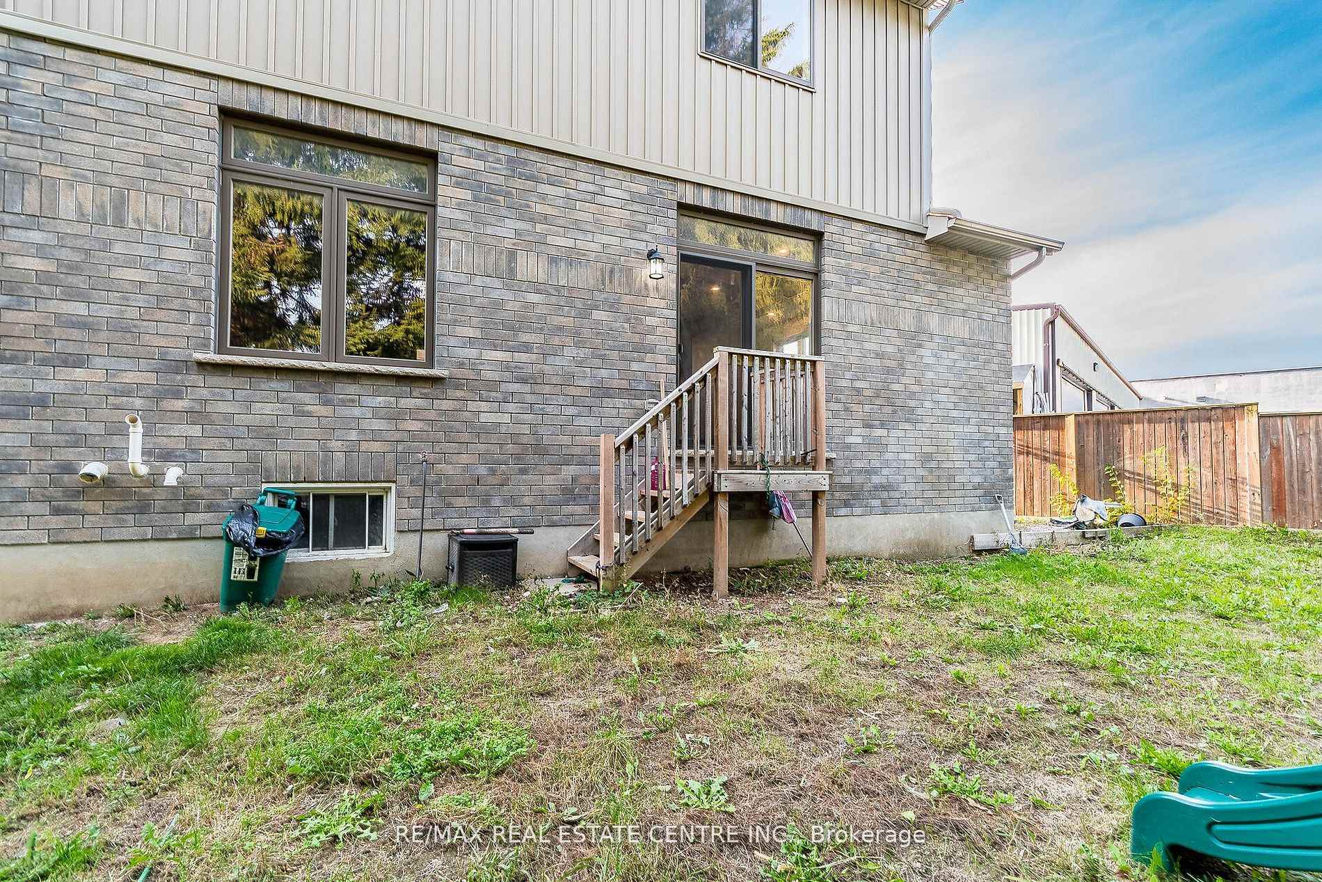 Photo 25 of 103 Manhattan Court, St. Catharines, Haig — HOMEH