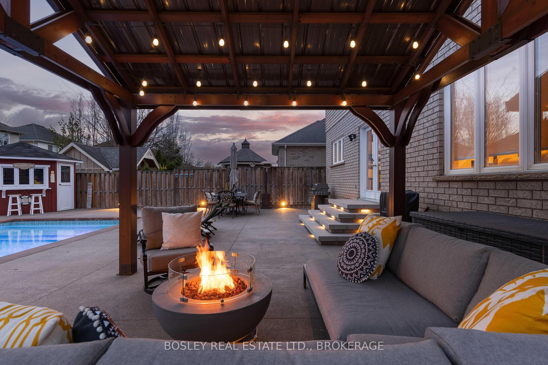 Photo 1 of 8 Damson Street, St. Catharines, Rykert/Vansickle — HOMEH