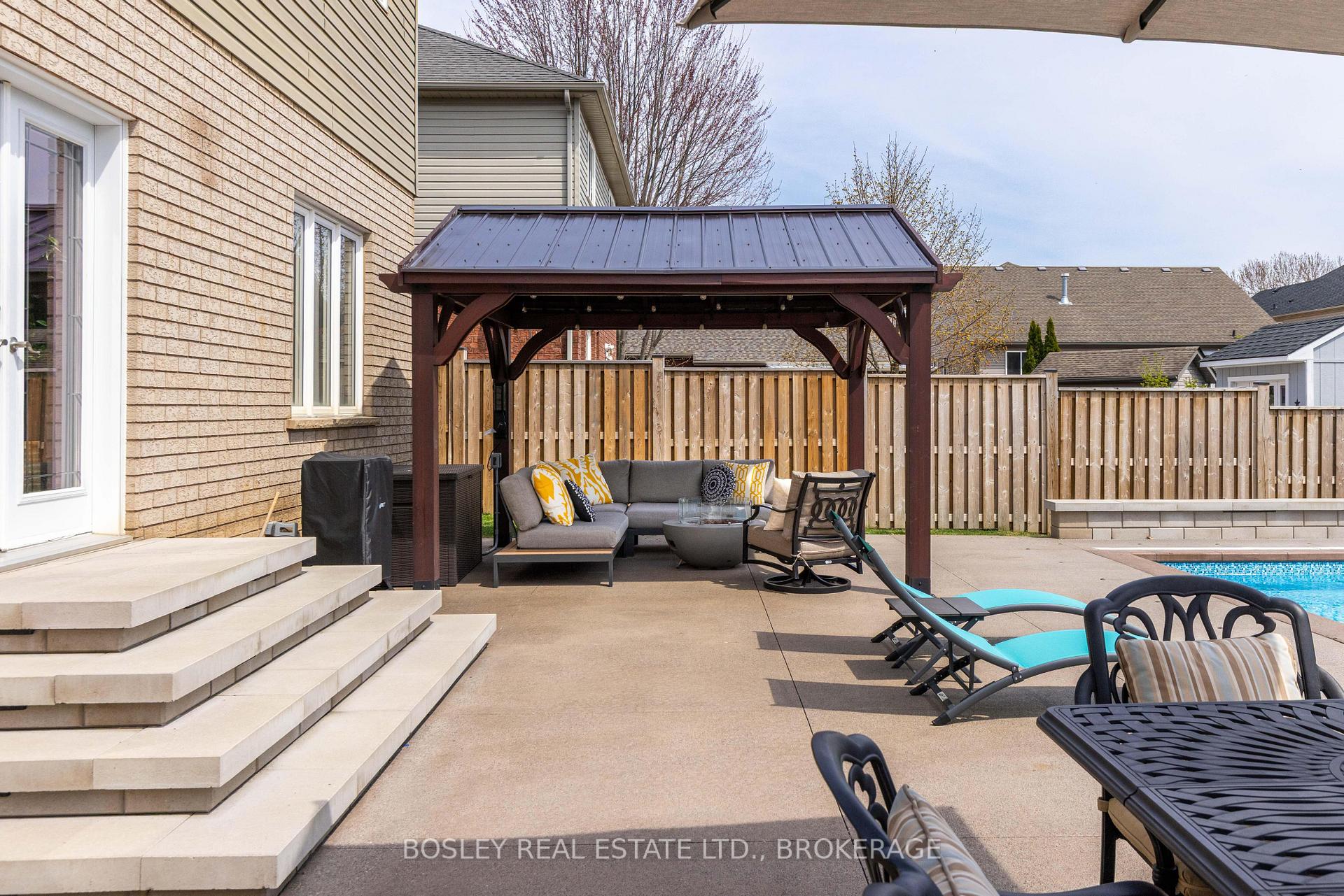 Photo 35 of 8 Damson Street, St. Catharines, Rykert/Vansickle — HOMEH