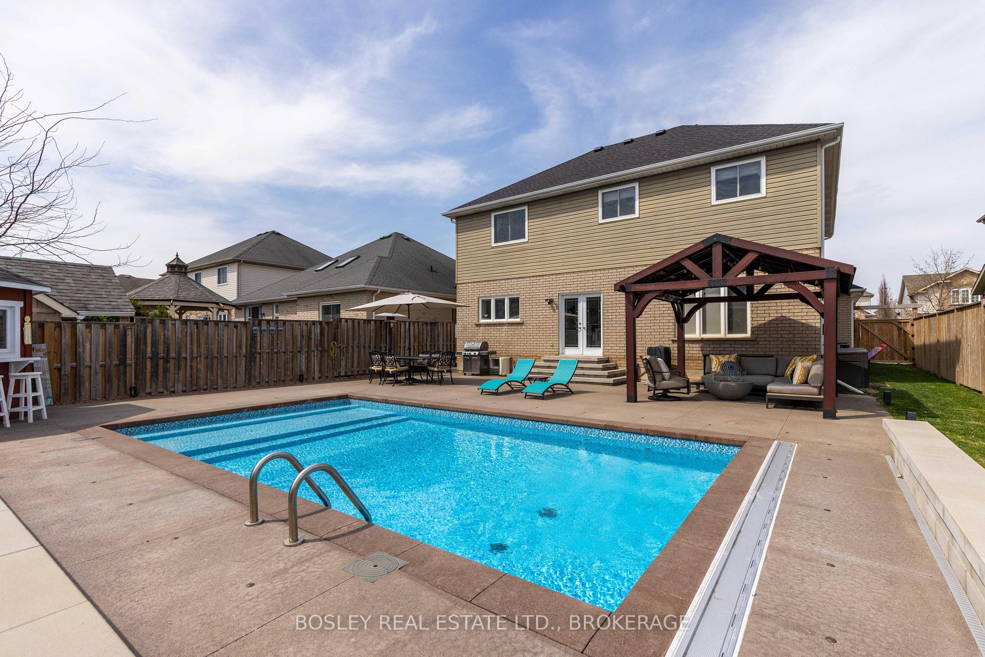 Photo 36 of 8 Damson Street, St. Catharines, Rykert/Vansickle — HOMEH