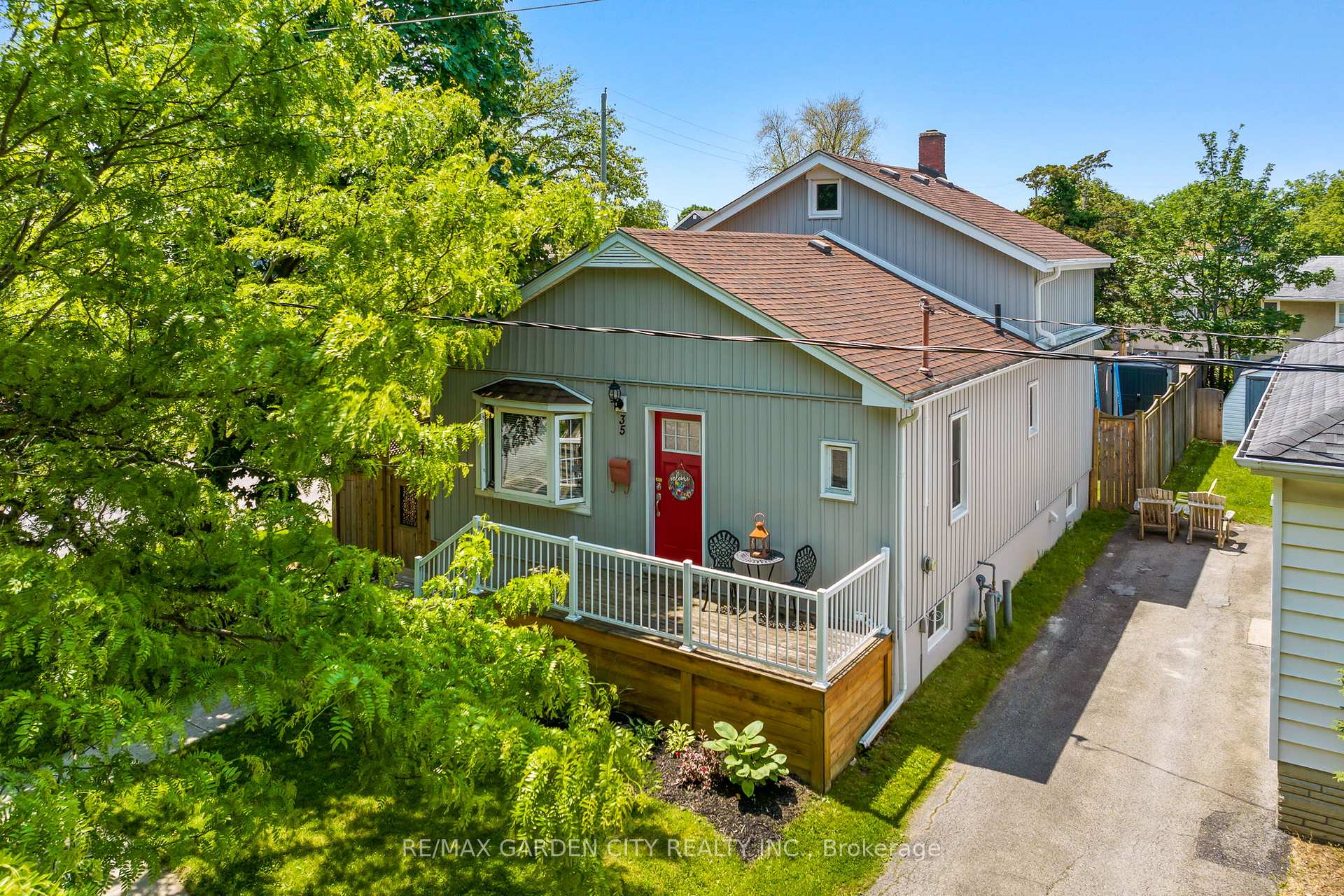 Photo 2 of 35 Marmora Street, St. Catharines, E. Chester — HOMEH