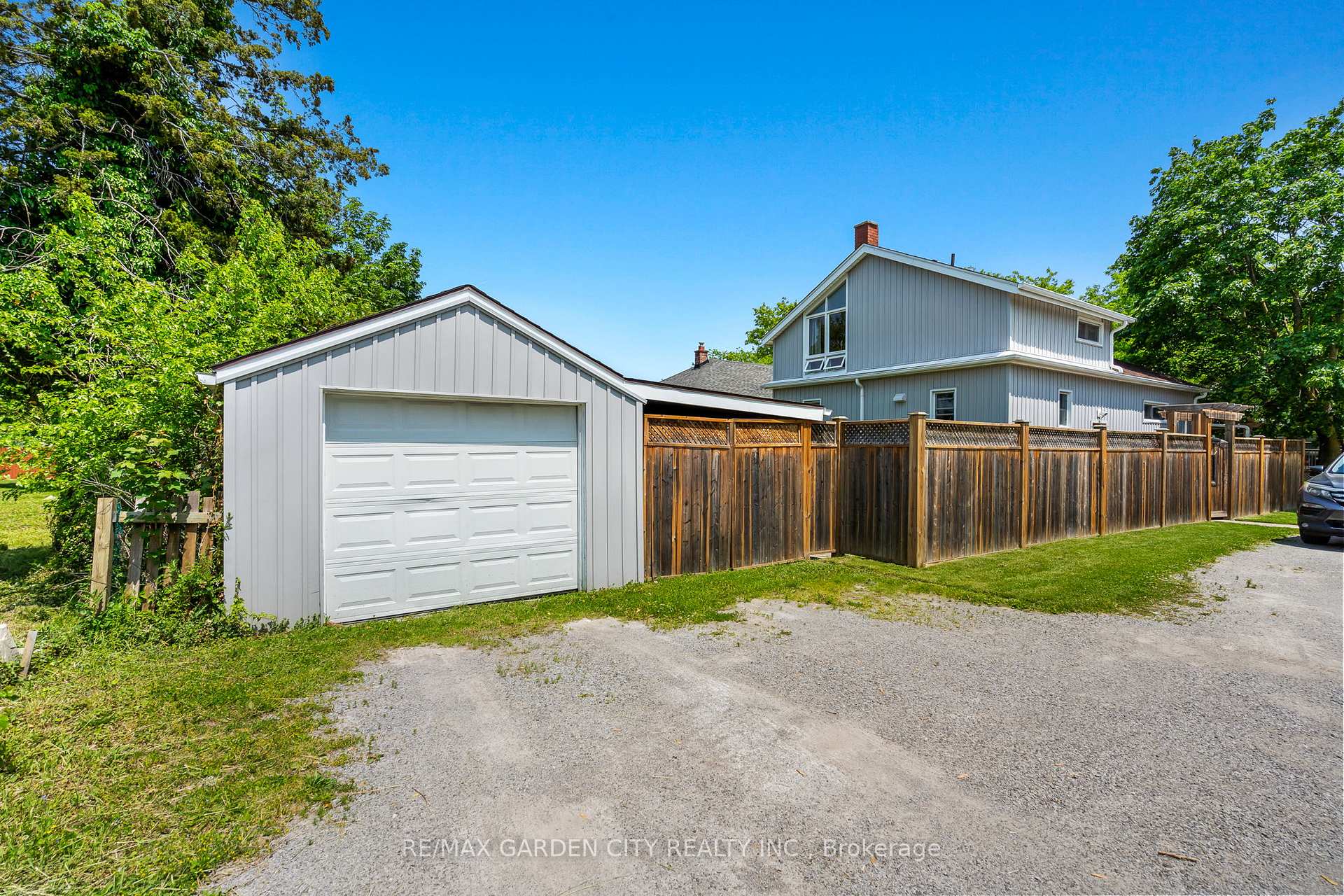Photo 3 of 35 Marmora Street, St. Catharines, E. Chester — HOMEH