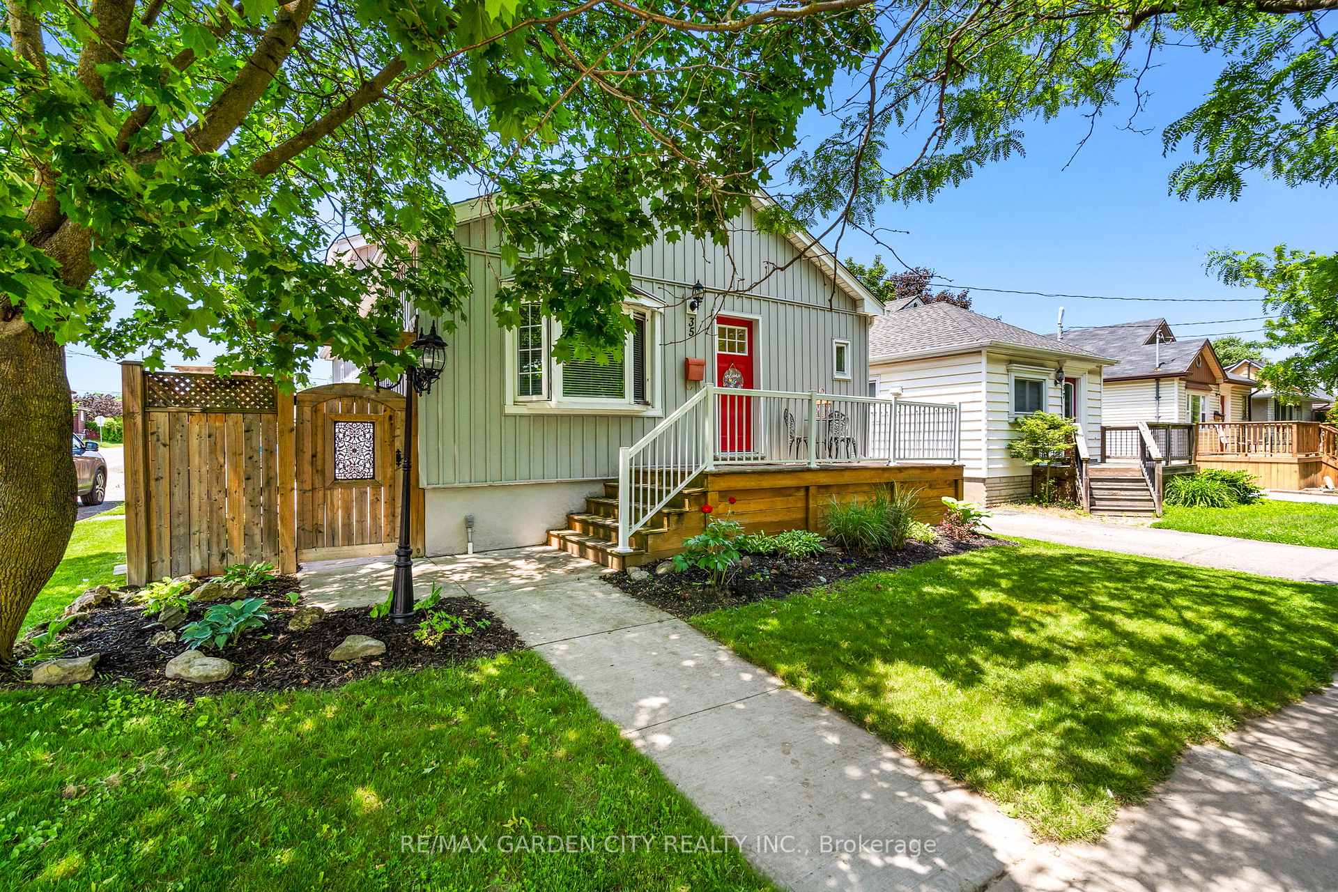 Photo 8 of 35 Marmora Street, St. Catharines, E. Chester — HOMEH
