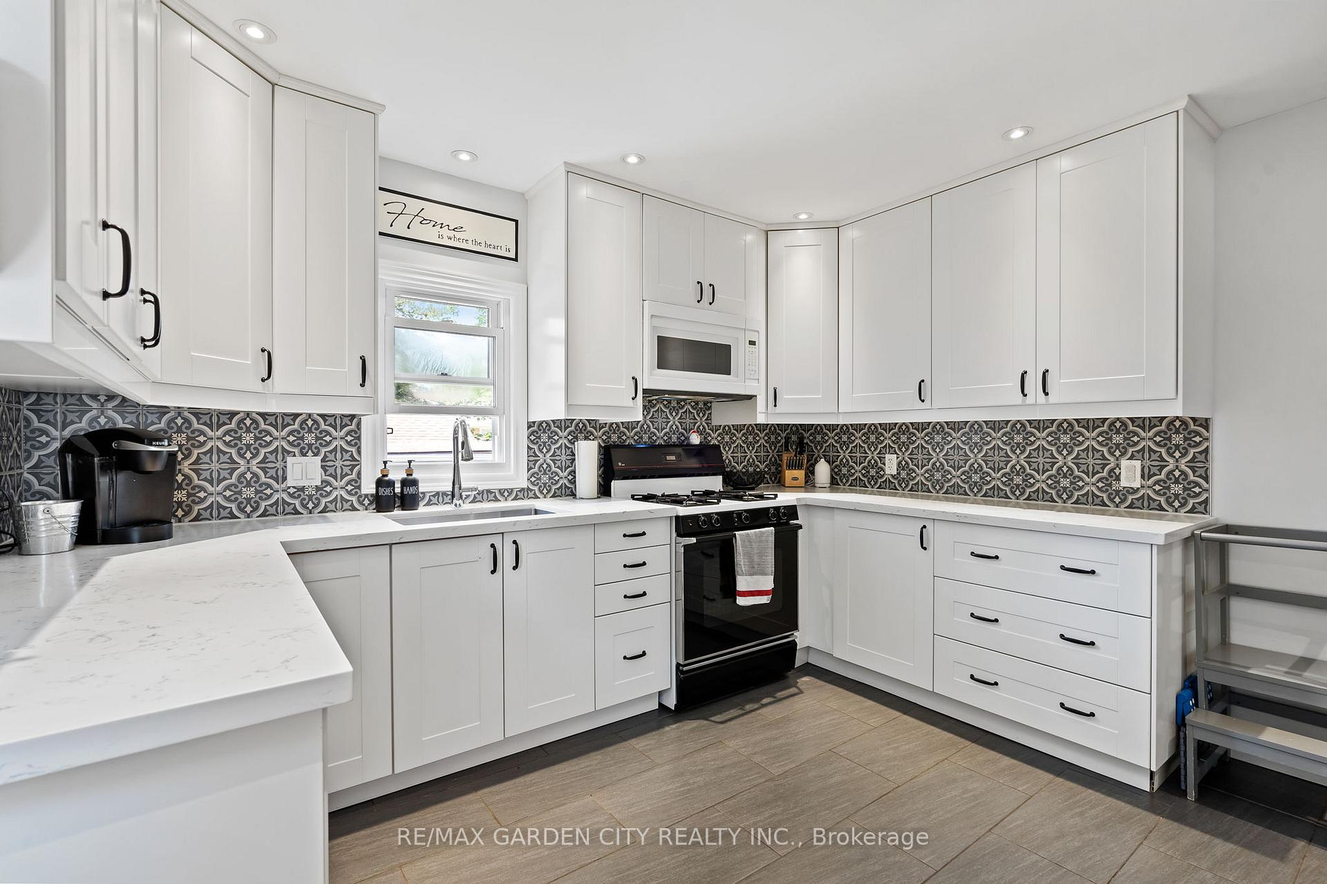 Photo 10 of 35 Marmora Street, St. Catharines, E. Chester — HOMEH