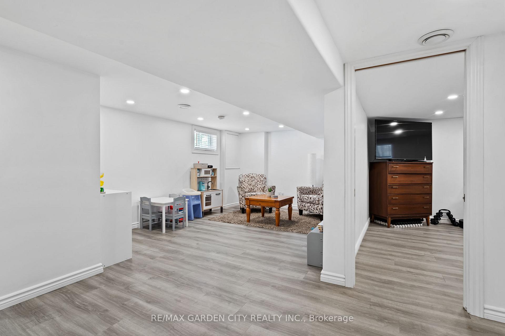 Photo 22 of 35 Marmora Street, St. Catharines, E. Chester — HOMEH