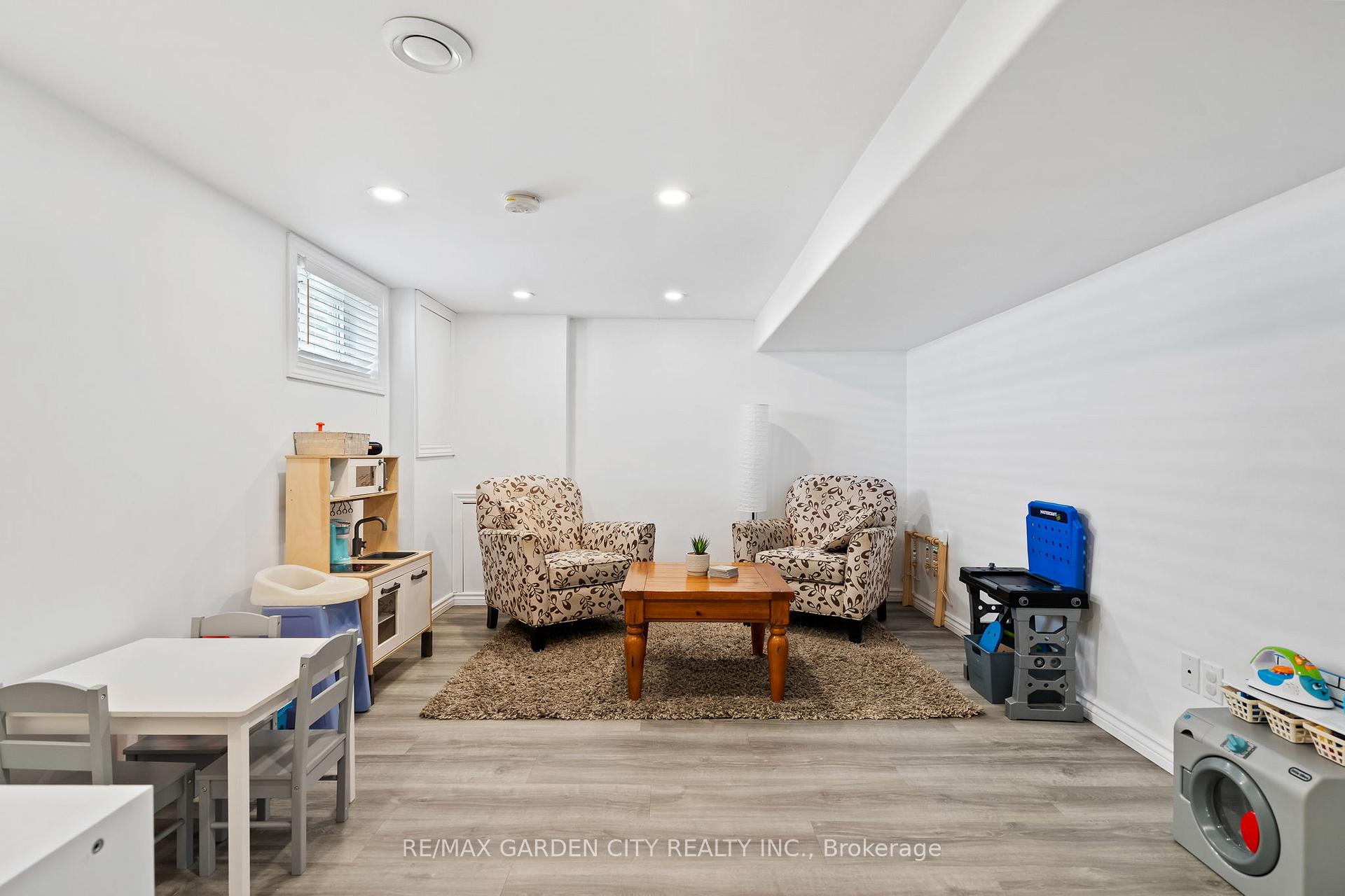Photo 23 of 35 Marmora Street, St. Catharines, E. Chester — HOMEH