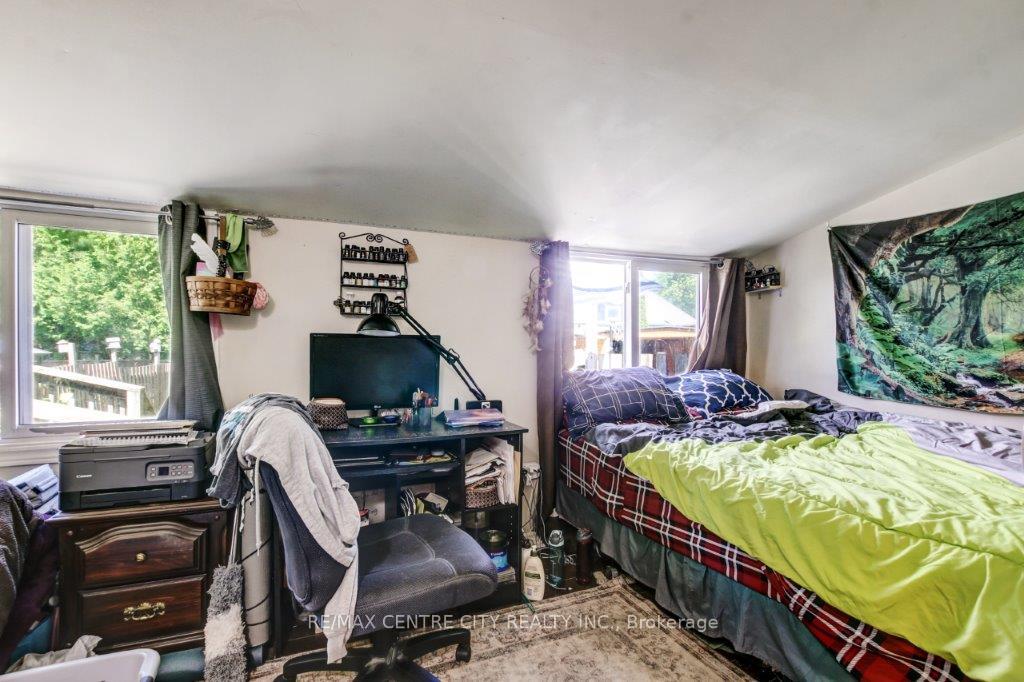 Photo 11 of 278 Ross Street, St. Thomas — HOMEH