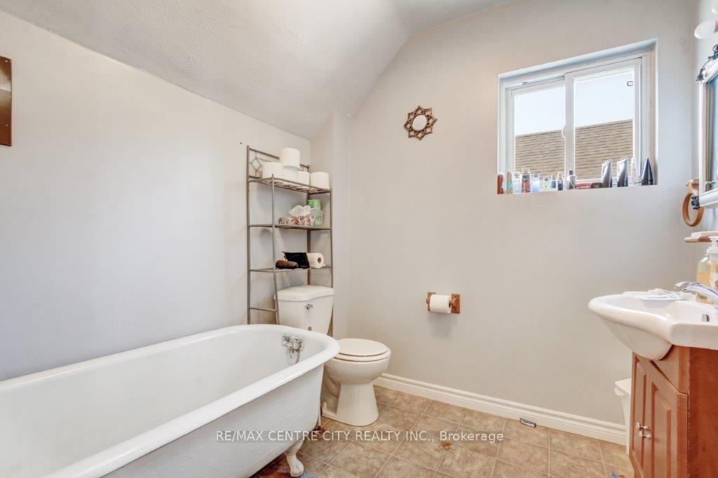 Photo 14 of 278 Ross Street, St. Thomas — HOMEH