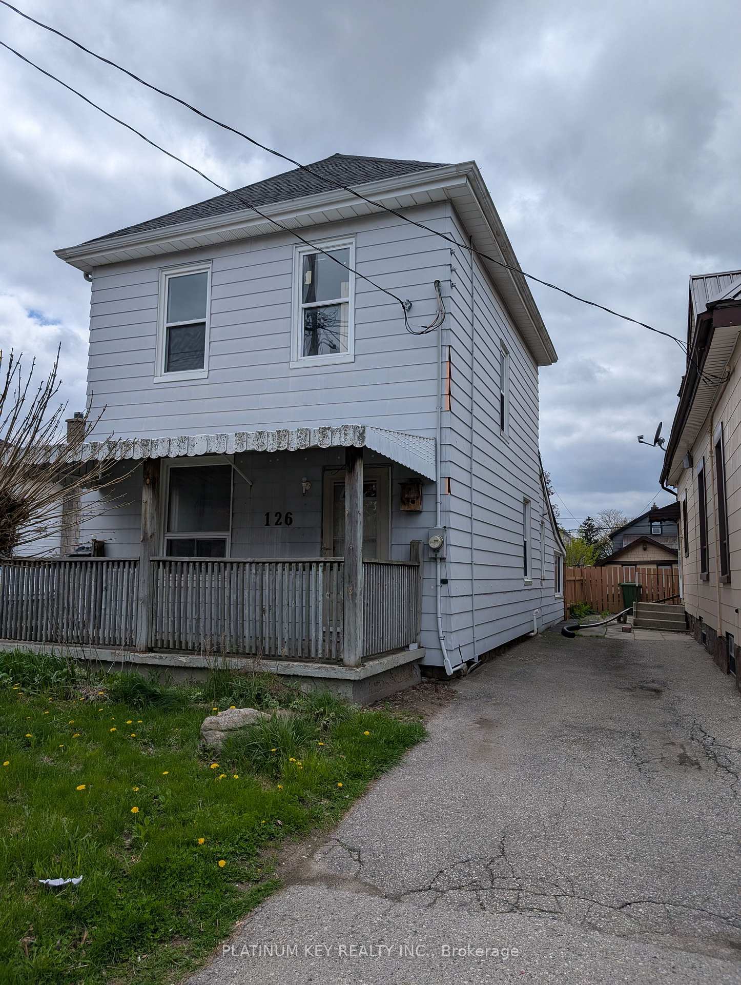 Photo 2 of 126 Manitoba Street, St. Thomas — HOMEH