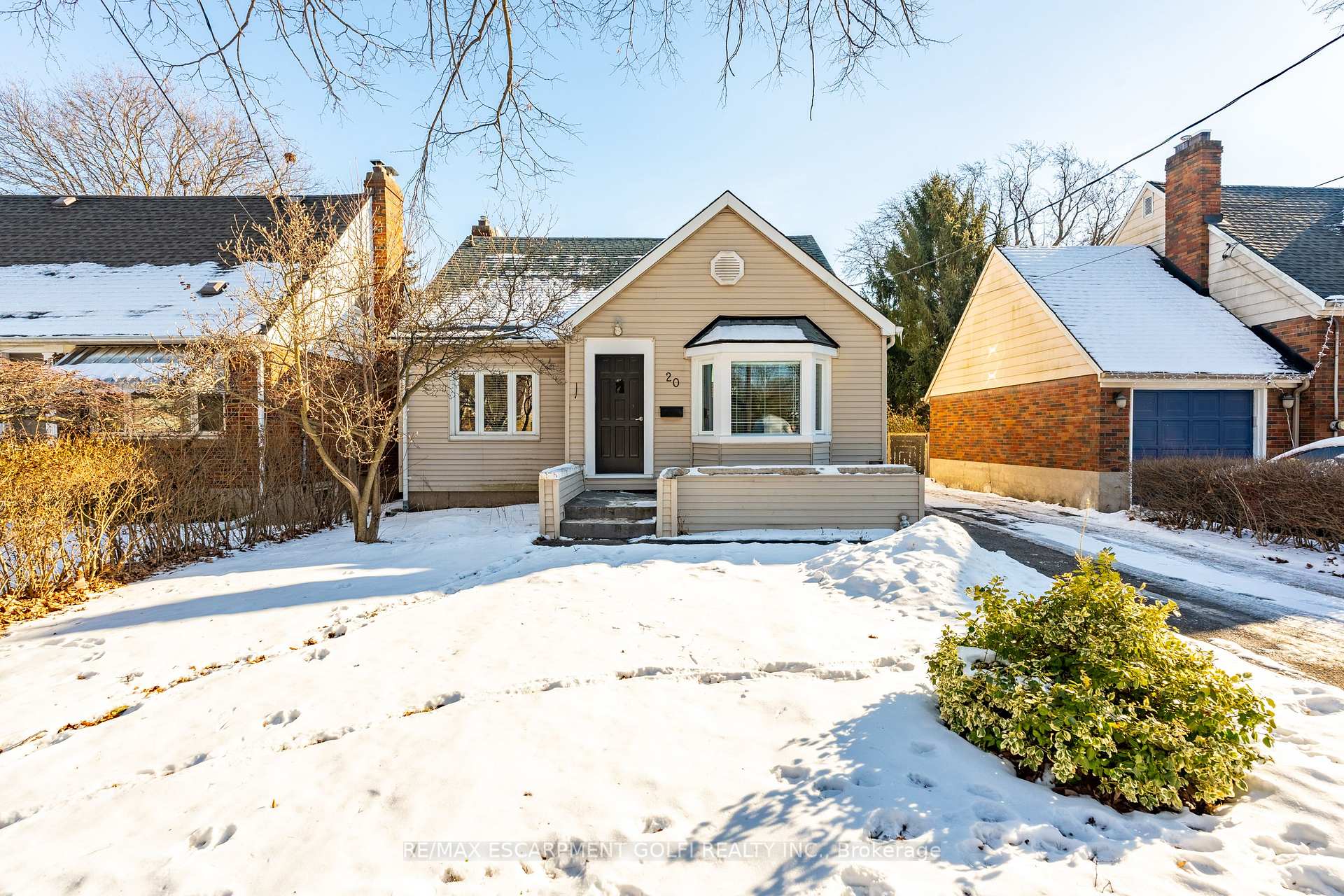 Photo 1 of 20 Cameron Road, St. Catharines, E. Chester — HOMEH