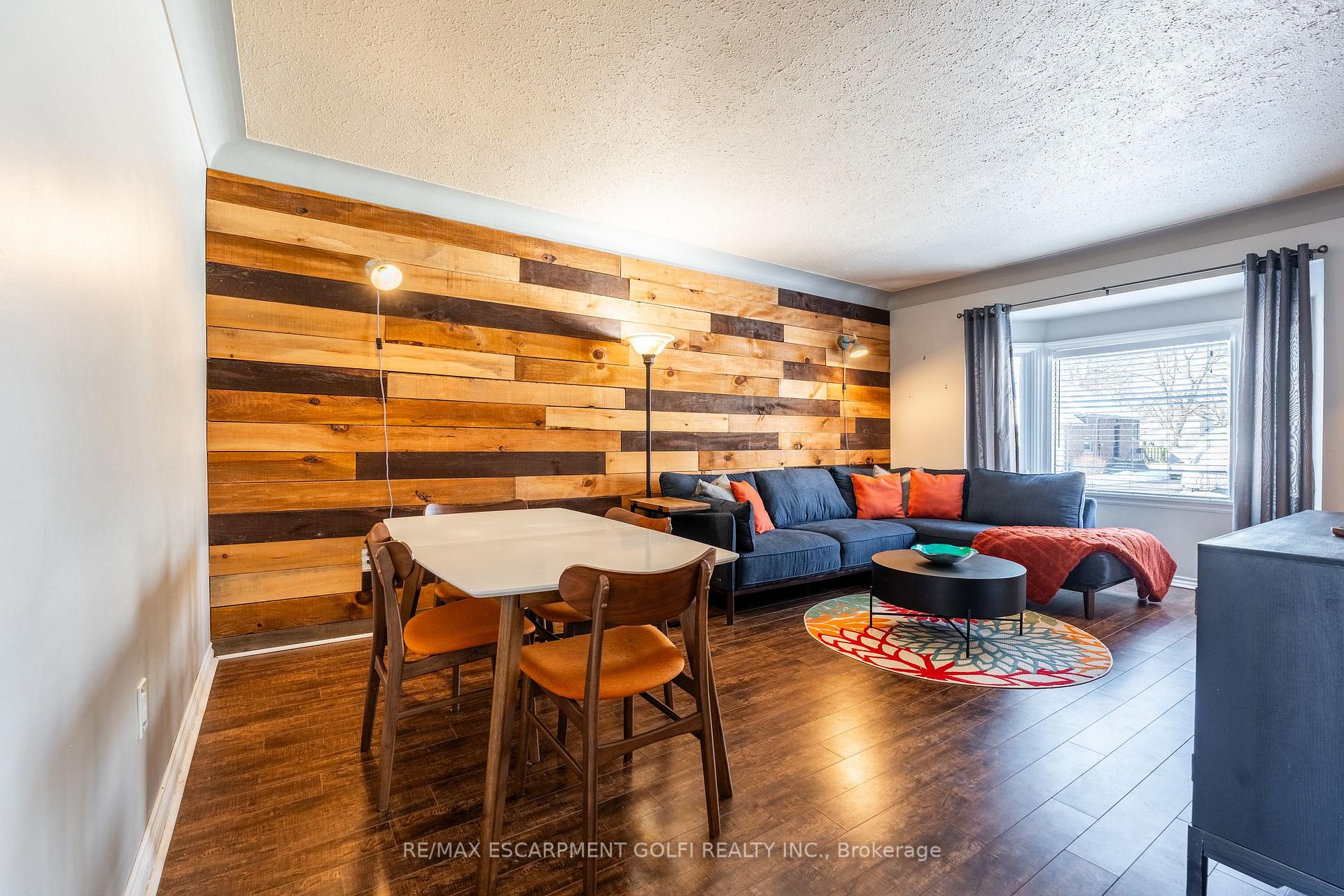 Photo 4 of 20 Cameron Road, St. Catharines, E. Chester — HOMEH