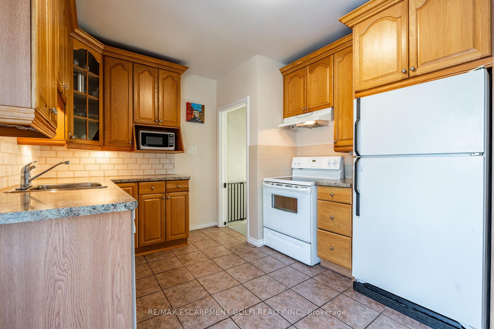 Photo 5 of 20 Cameron Road, St. Catharines, E. Chester — HOMEH