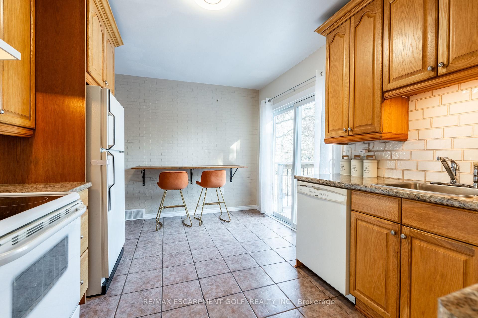 Photo 6 of 20 Cameron Road, St. Catharines, E. Chester — HOMEH