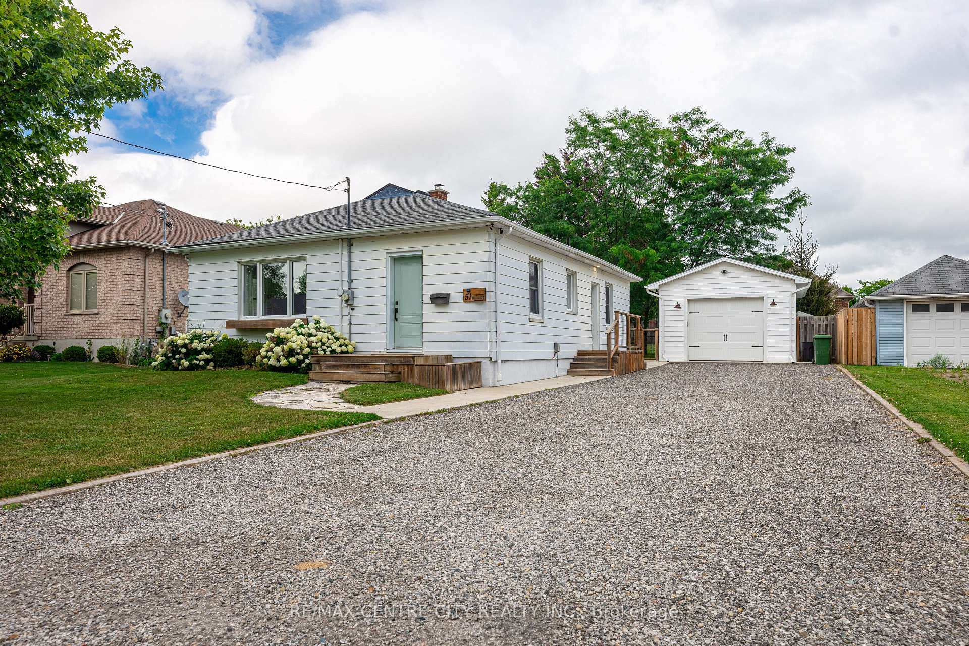 Photo 2 of 51 Park Avenue, St. Thomas — HOMEH