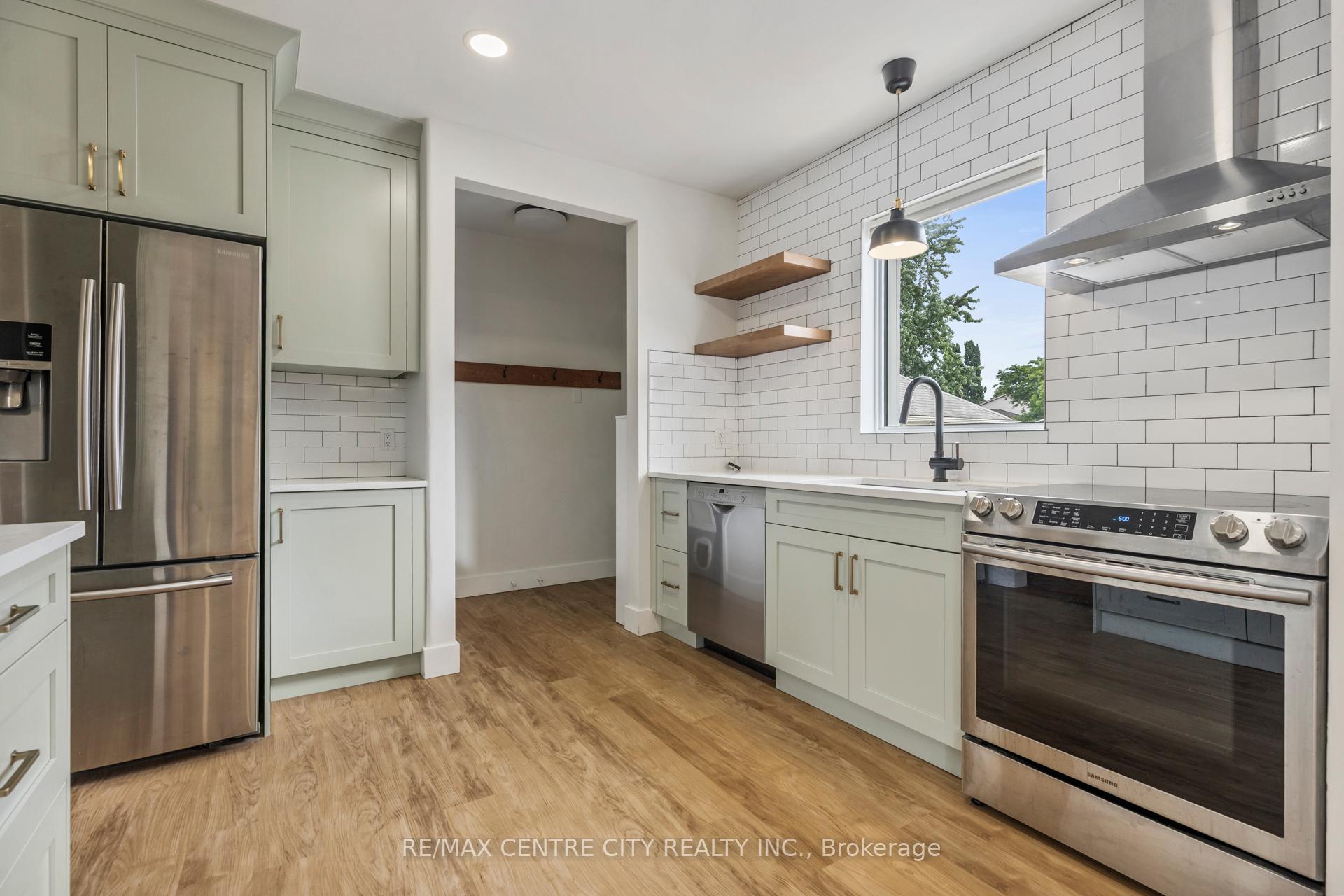 Photo 4 of 51 Park Avenue, St. Thomas — HOMEH