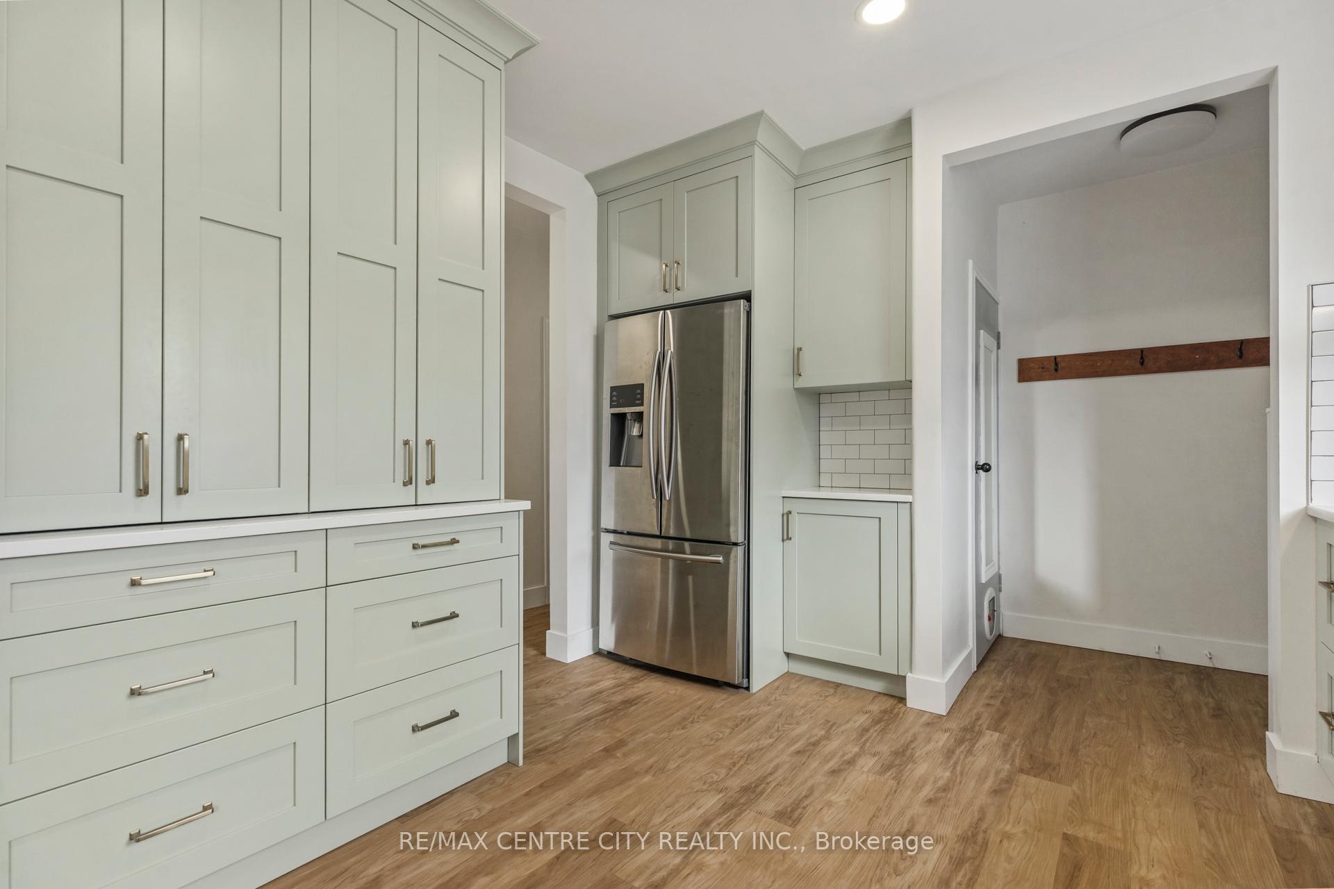 Photo 5 of 51 Park Avenue, St. Thomas — HOMEH
